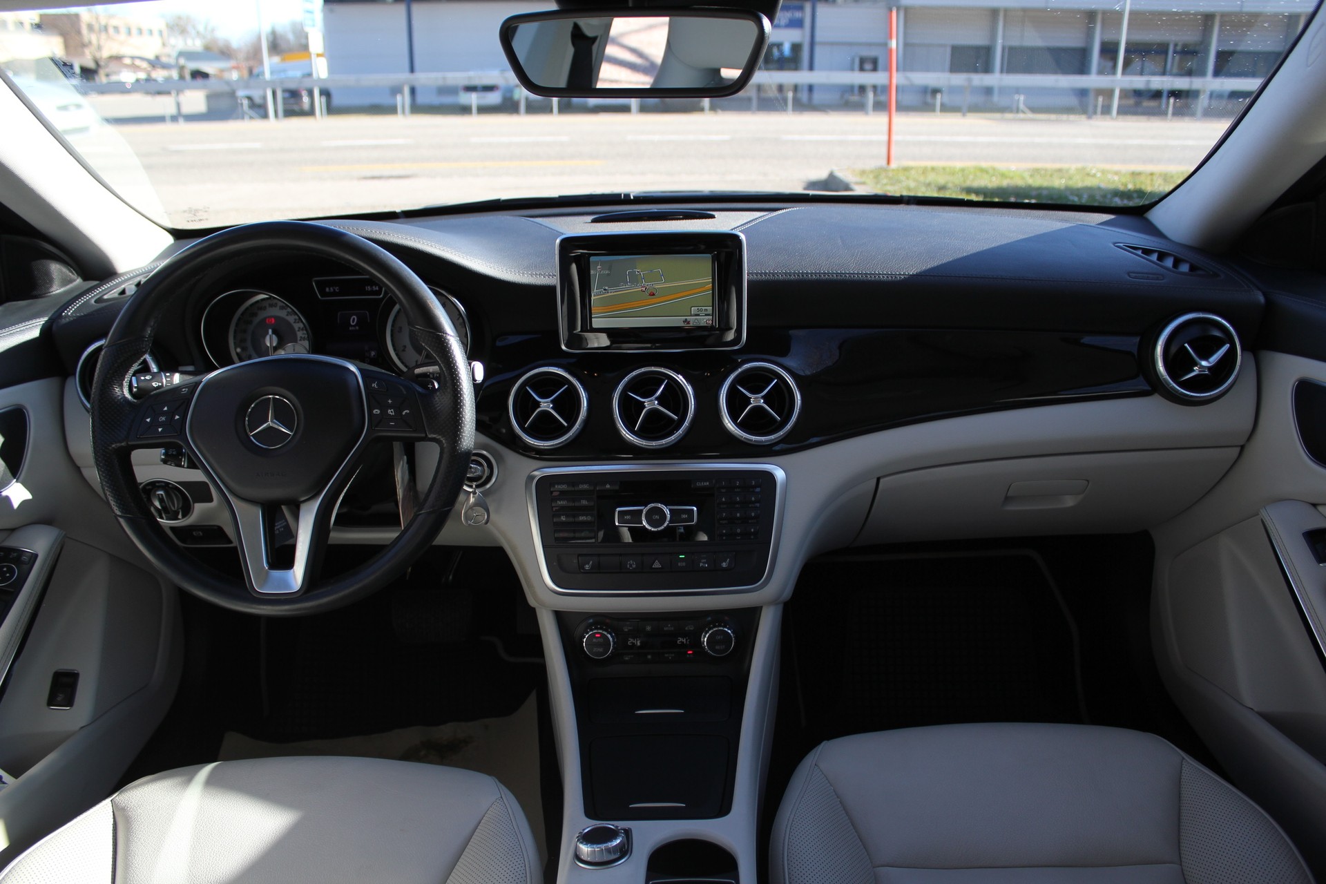 MERCEDES-BENZ CLA 250 Urban 7G-DCT 4Matic-image-7