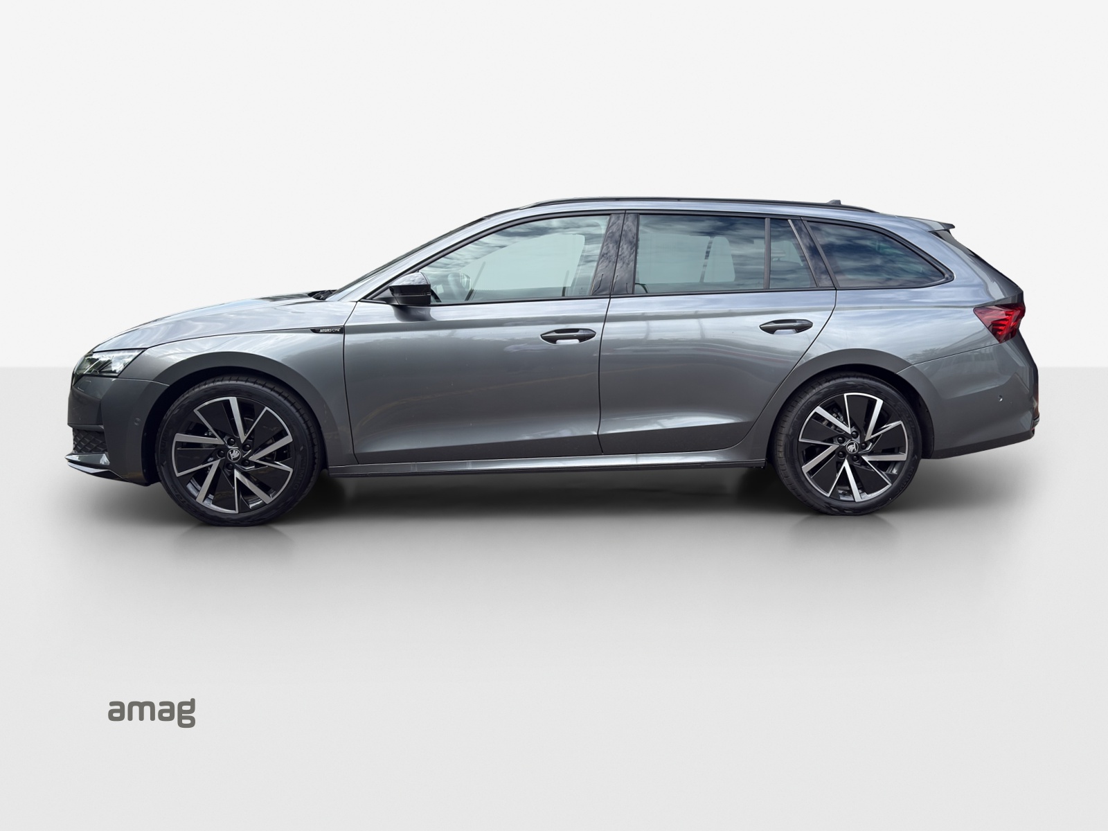 SKODA Octavia Combi 1.5 TSI mHEV DSG Sport Line-image-1