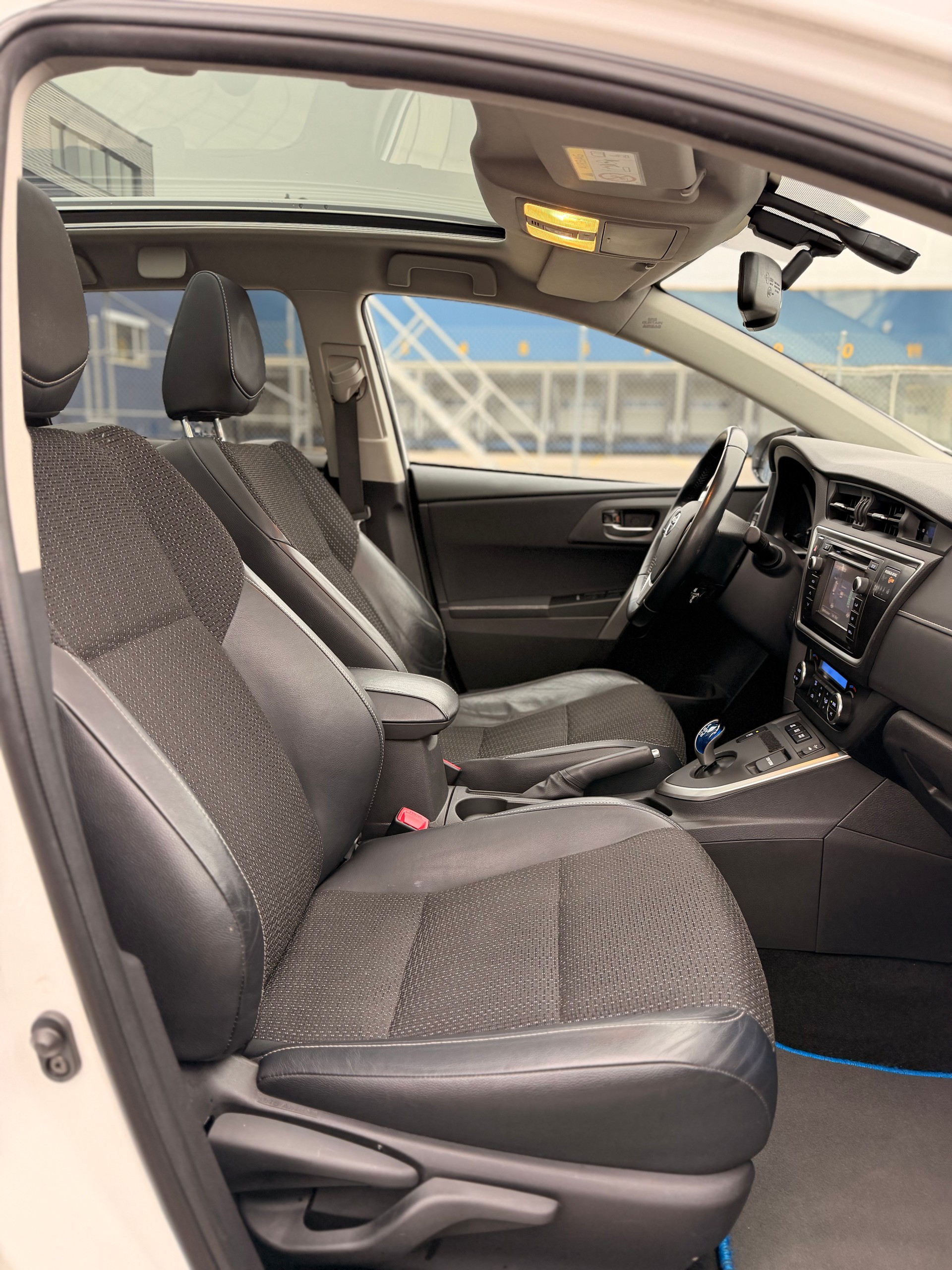 TOYOTA Auris Touring Sports 1.8 16V HSD Linea Sol-image-11
