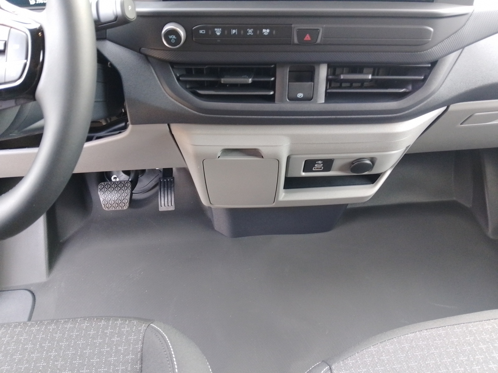 FORD Transit Custom Van 320 L1 2.0 EcoBlue 170 Trend-image-6