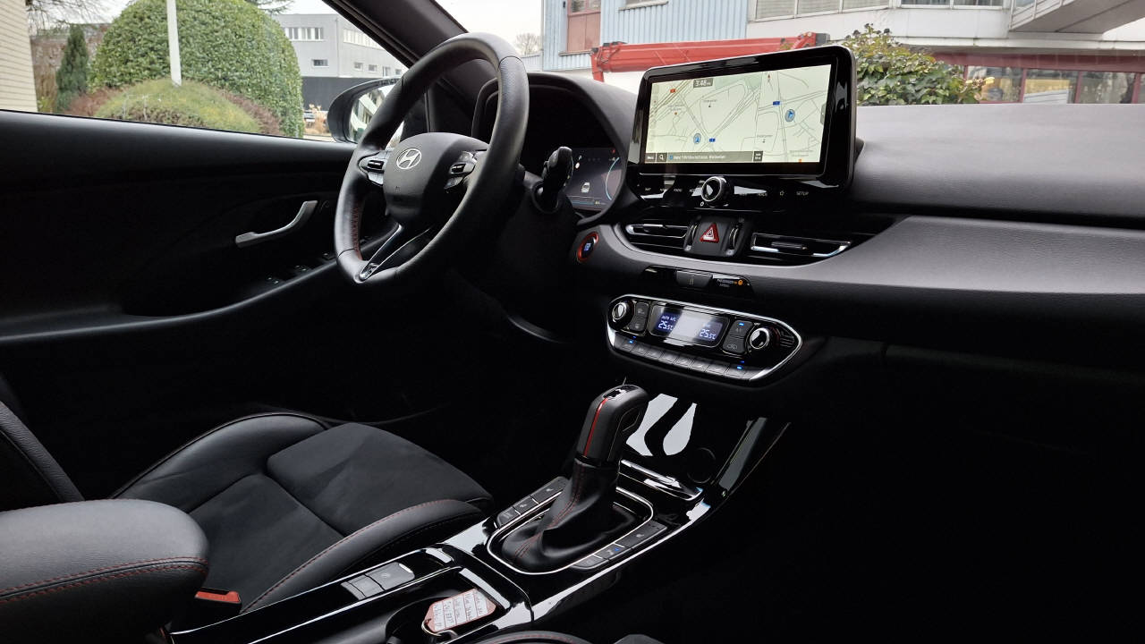 HYUNDAI i30 1.5 T-GDi N-Line-image-15