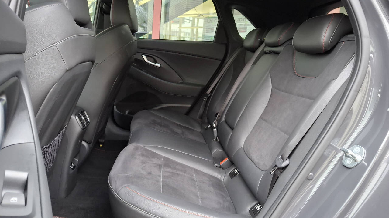 HYUNDAI i30 1.5 T-GDi N-Line-image-6