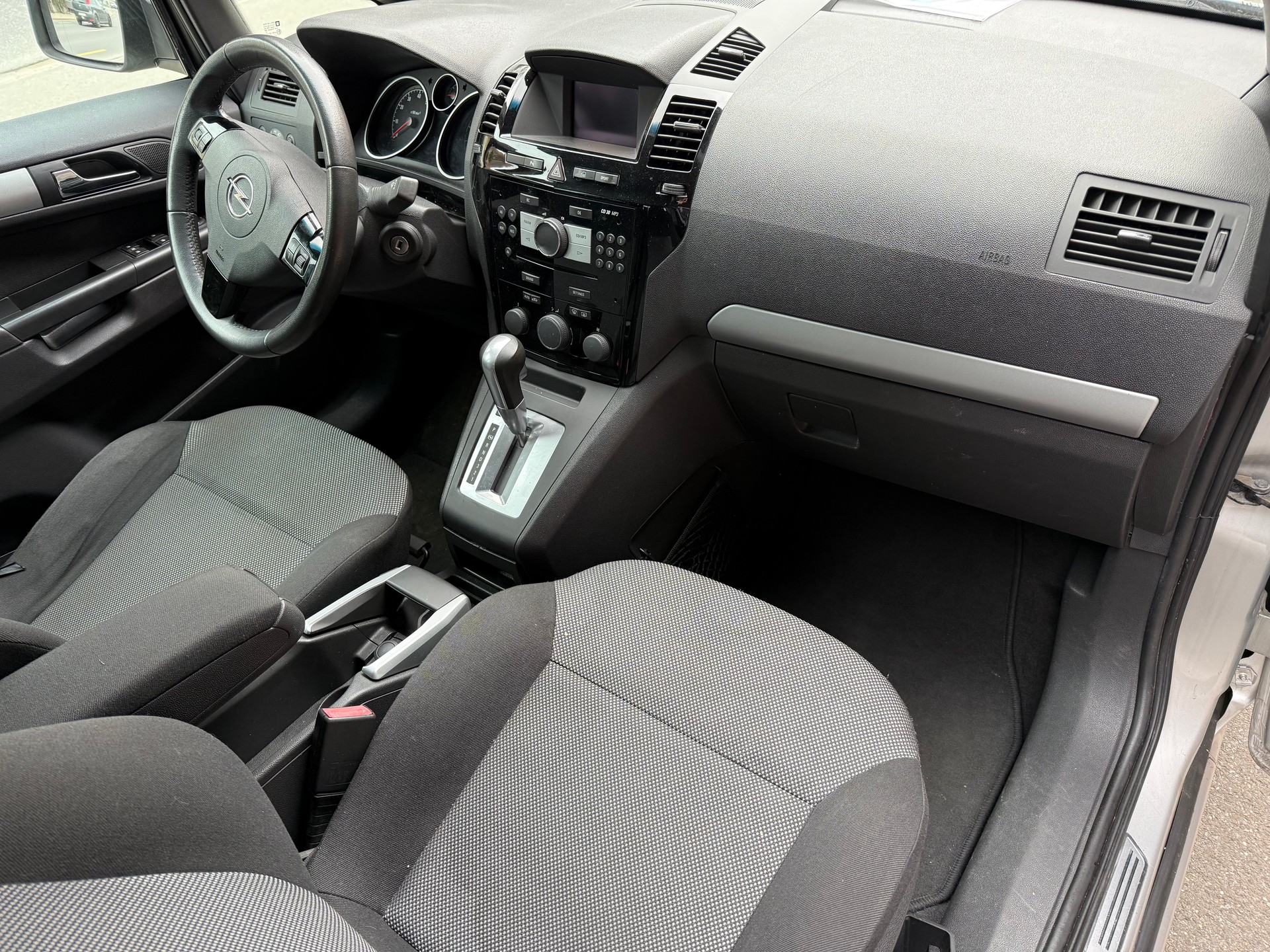 OPEL Zafira 2.2i 16V Anniversary Edition Automatic-image-7