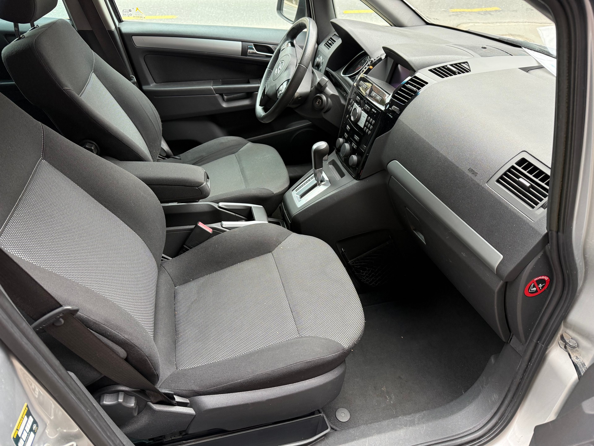 OPEL Zafira 2.2i 16V Anniversary Edition Automatic-image-6
