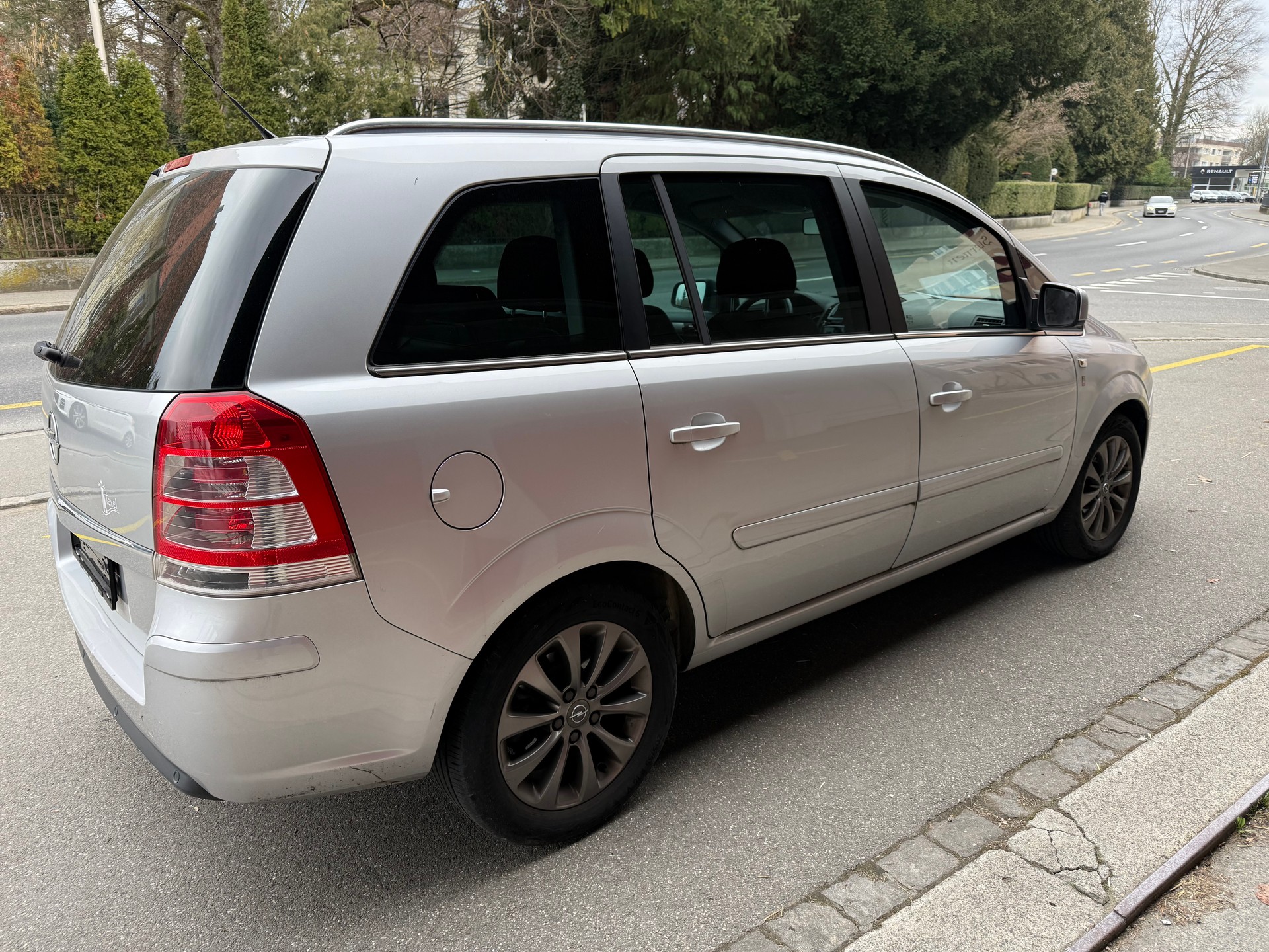 OPEL Zafira 2.2i 16V Anniversary Edition Automatic-image-4