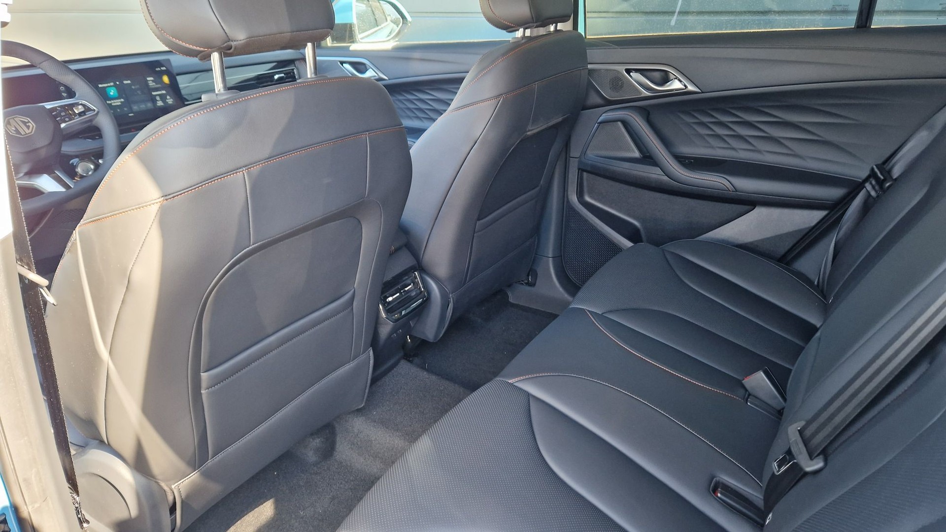 MG HS 1.5 T HEV Luxury-image-6