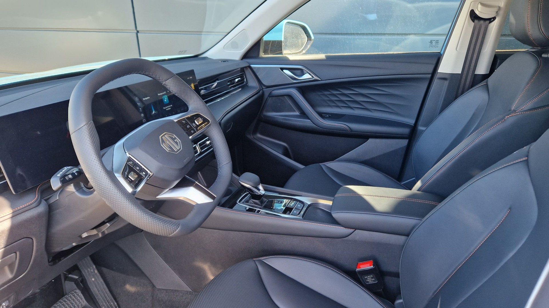 MG HS 1.5 T HEV Luxury-image-7