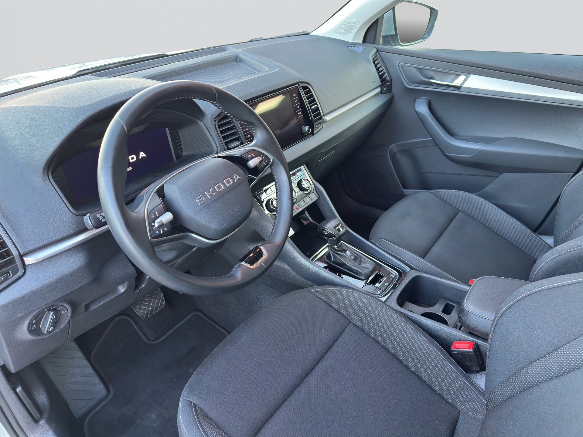 SKODA Karoq 1.5 TSI Selection DSG-image-6