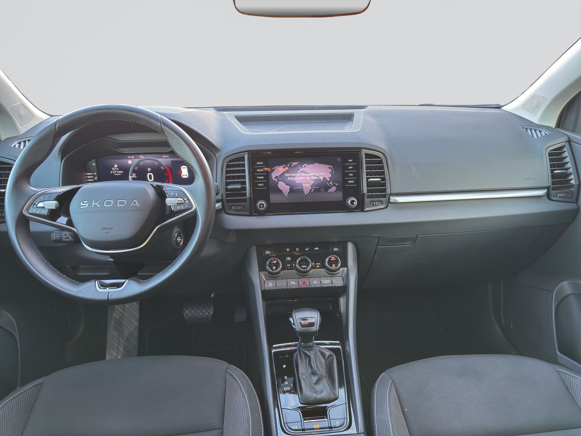 SKODA Karoq 1.5 TSI Selection DSG-image-11