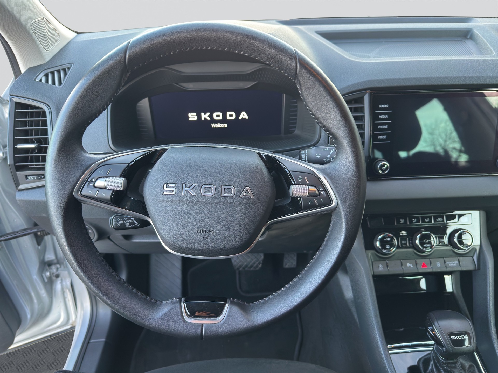 SKODA Karoq 1.5 TSI Selection DSG-image-8