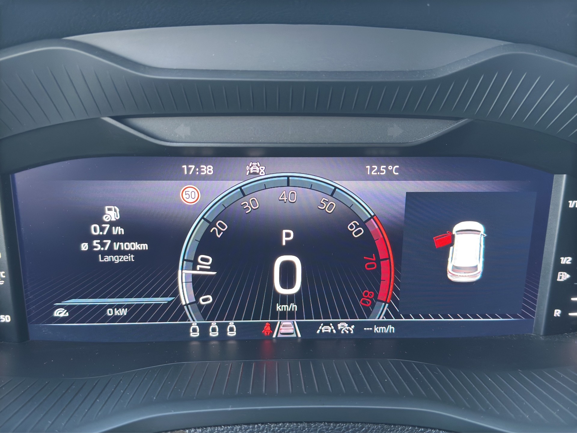 SKODA Karoq 1.5 TSI Selection DSG-image-9
