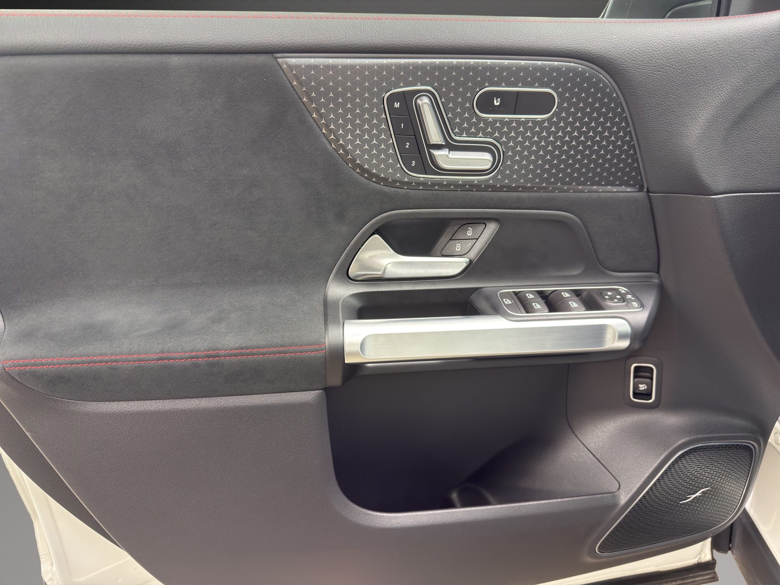 MERCEDES-BENZ EQB 350 AMG Line 4Matic-image-12