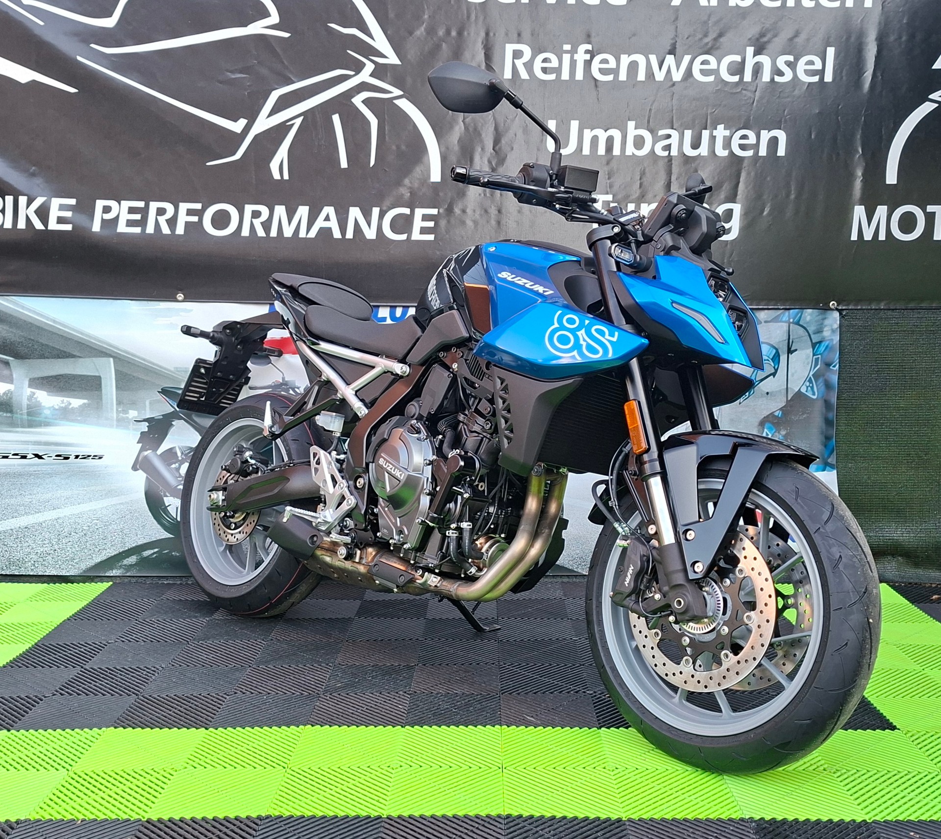 SUZUKI GSX 8 S (35kW)-showroom-element-1