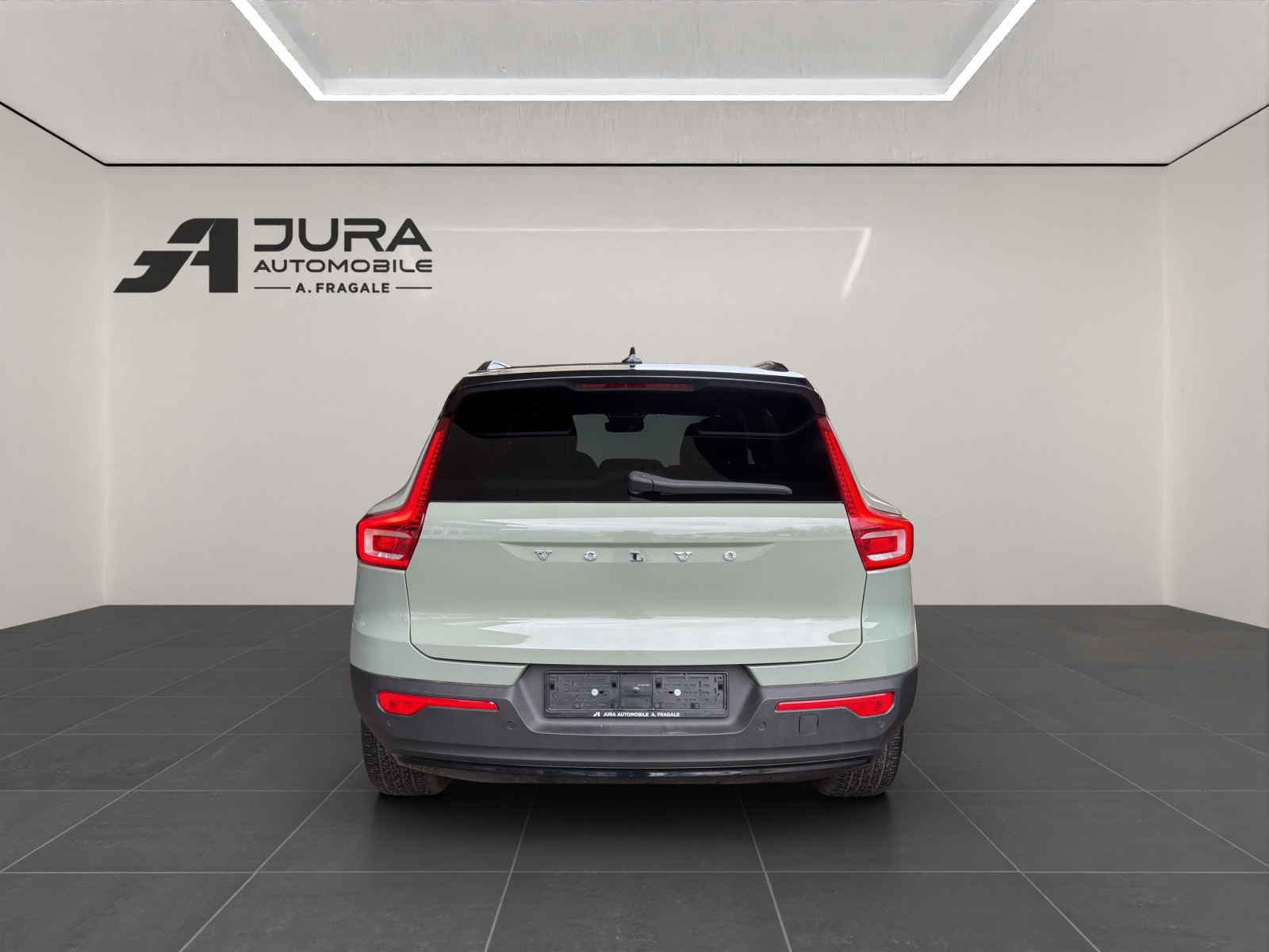 VOLVO XC40 P8 Twin R-Design AWD-image-5