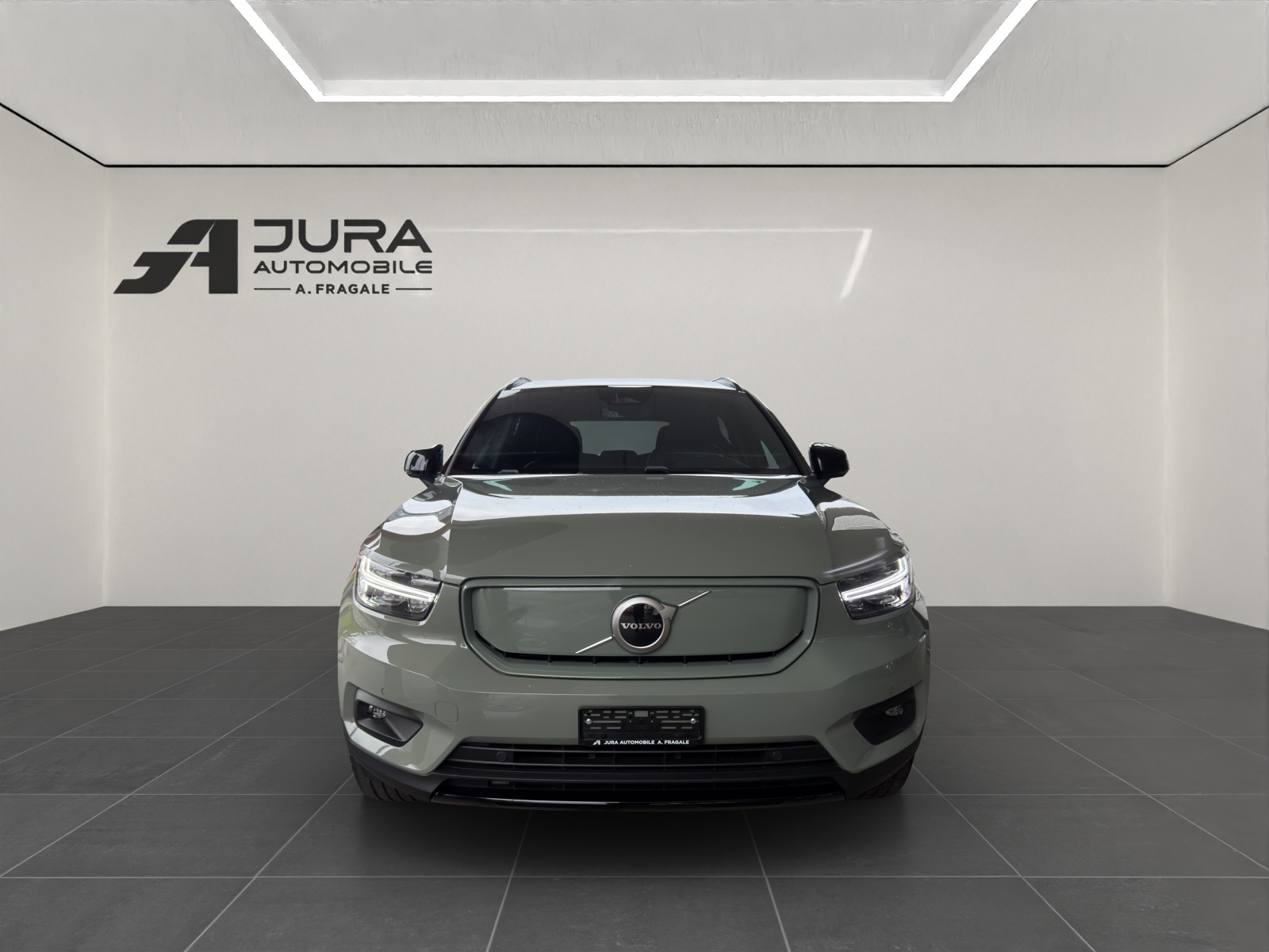 VOLVO XC40 P8 Twin R-Design AWD-image-2