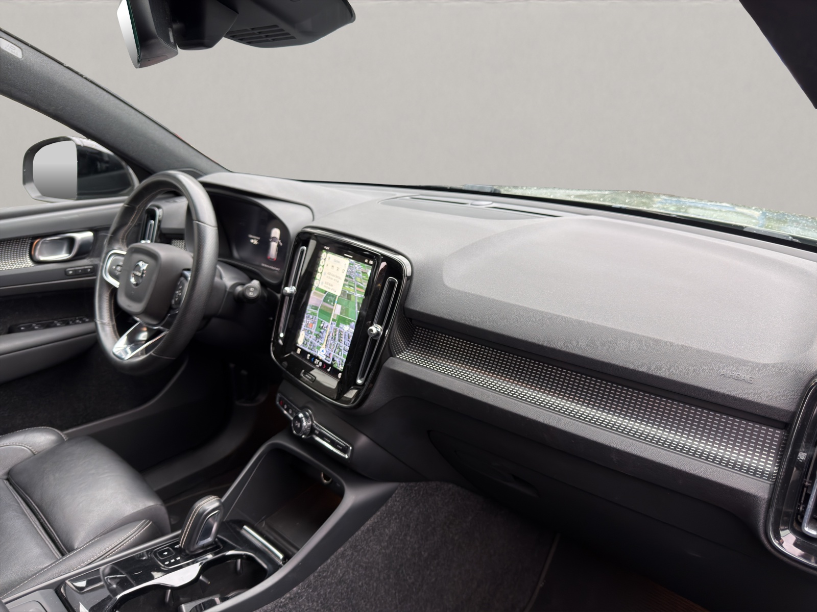 VOLVO XC40 P8 Twin R-Design AWD-image-9