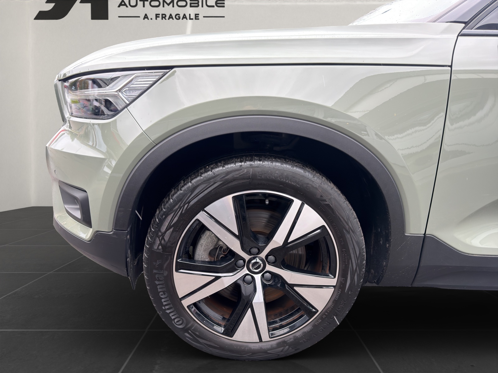 VOLVO XC40 P8 Twin R-Design AWD-image-6