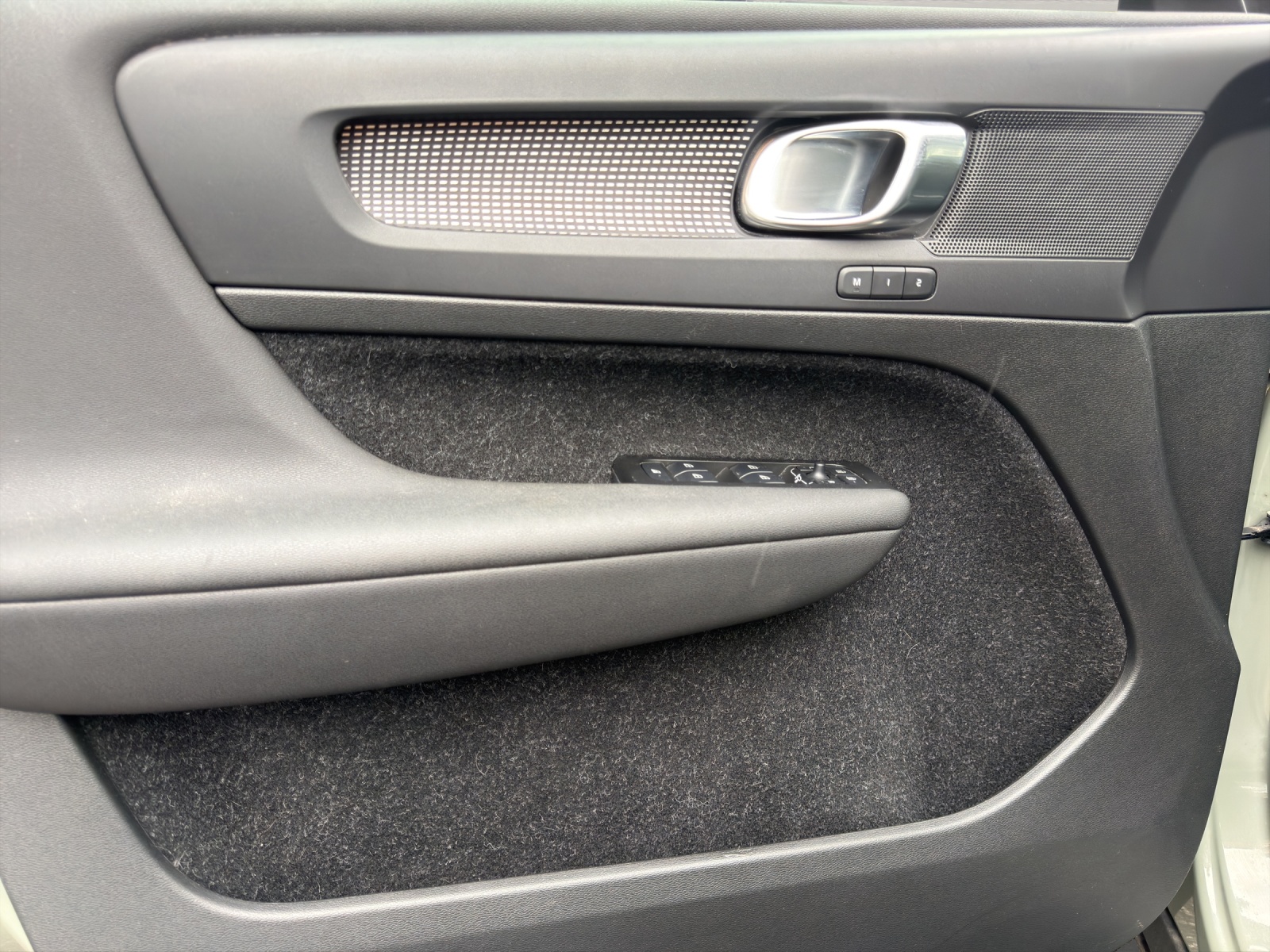 VOLVO XC40 P8 Twin R-Design AWD-image-13