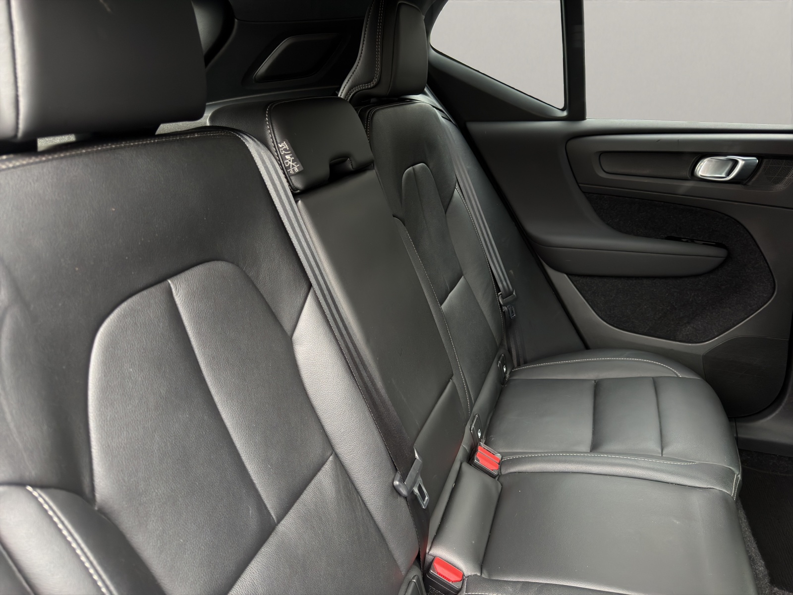 VOLVO XC40 P8 Twin R-Design AWD-image-12