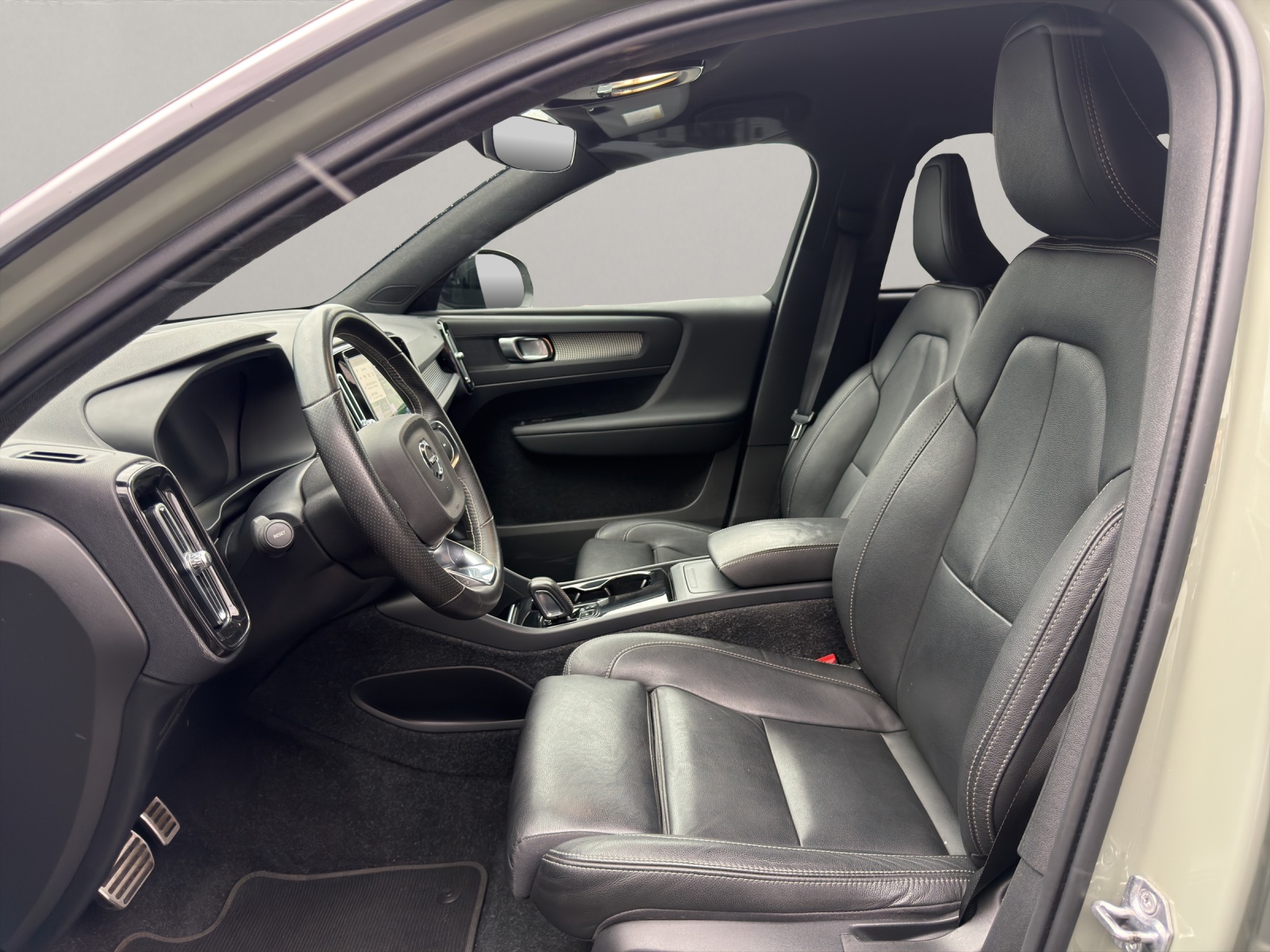 VOLVO XC40 P8 Twin R-Design AWD-image-7
