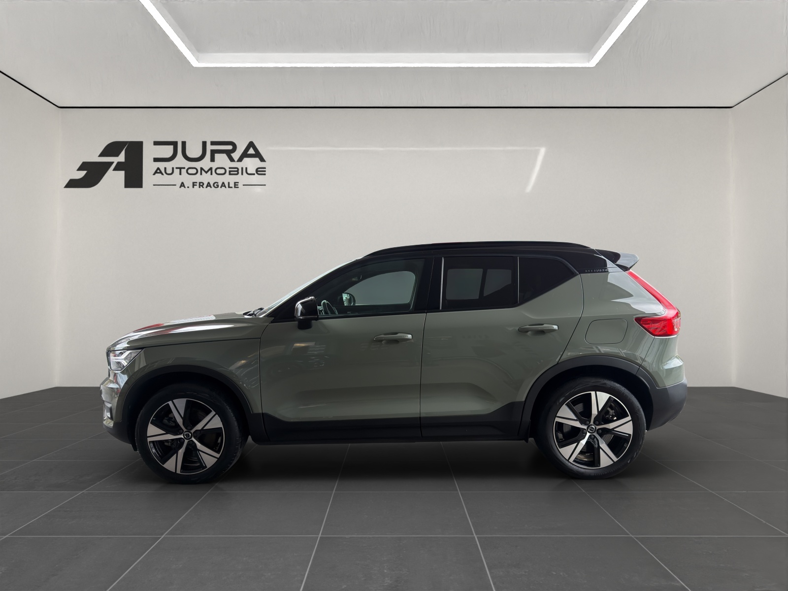 VOLVO XC40 P8 Twin R-Design AWD-image-3