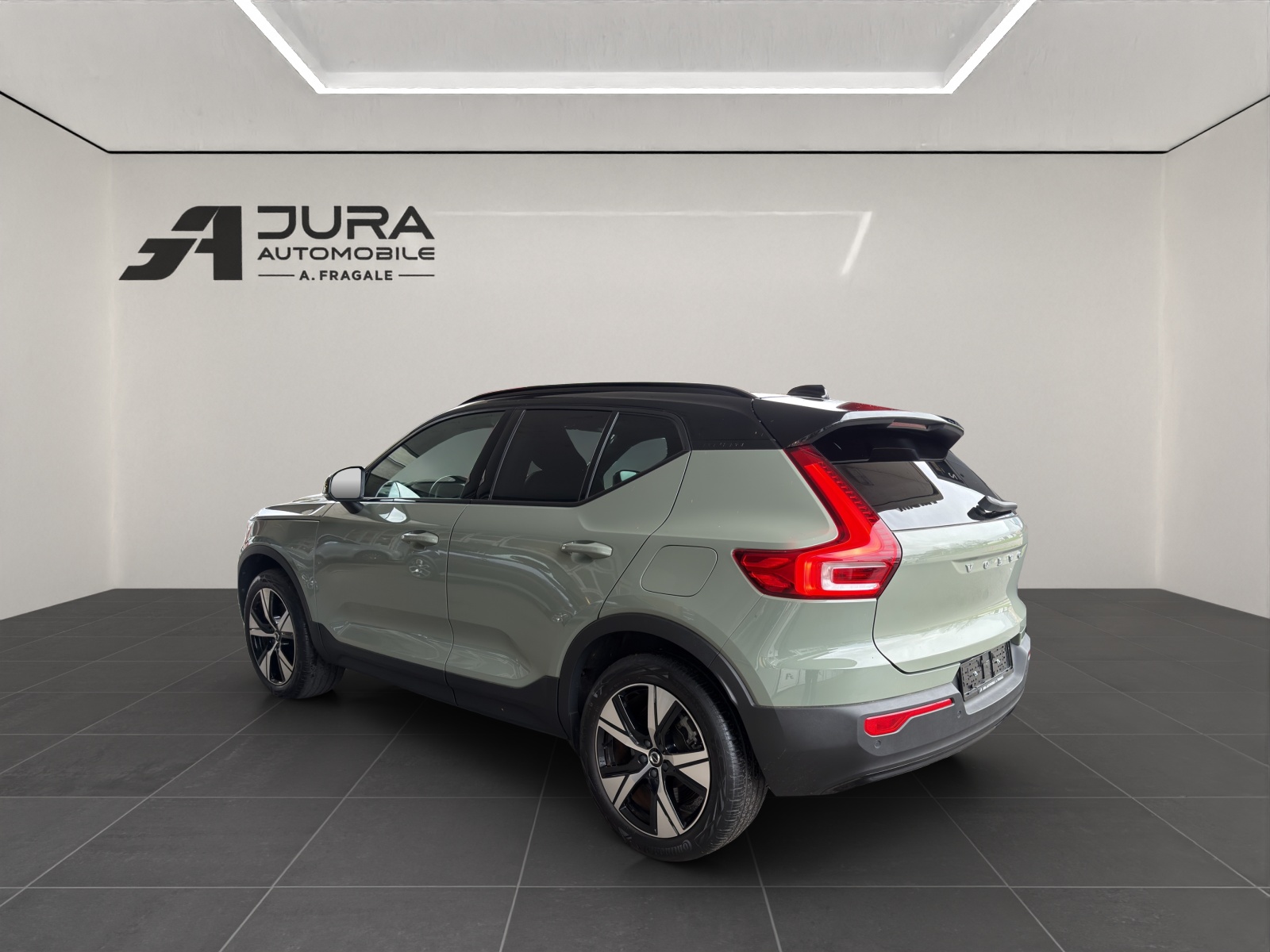 VOLVO XC40 P8 Twin R-Design AWD-image-4