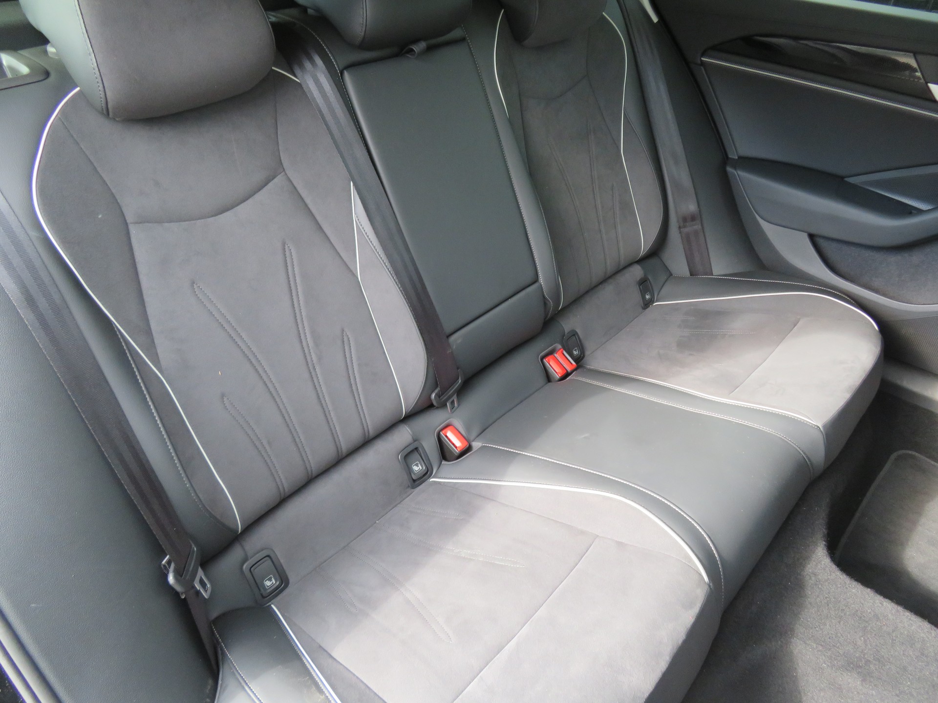 VW Passat Variant 1.5 TSI evo2 Plug-In- Hybrid Business DSG-image-11