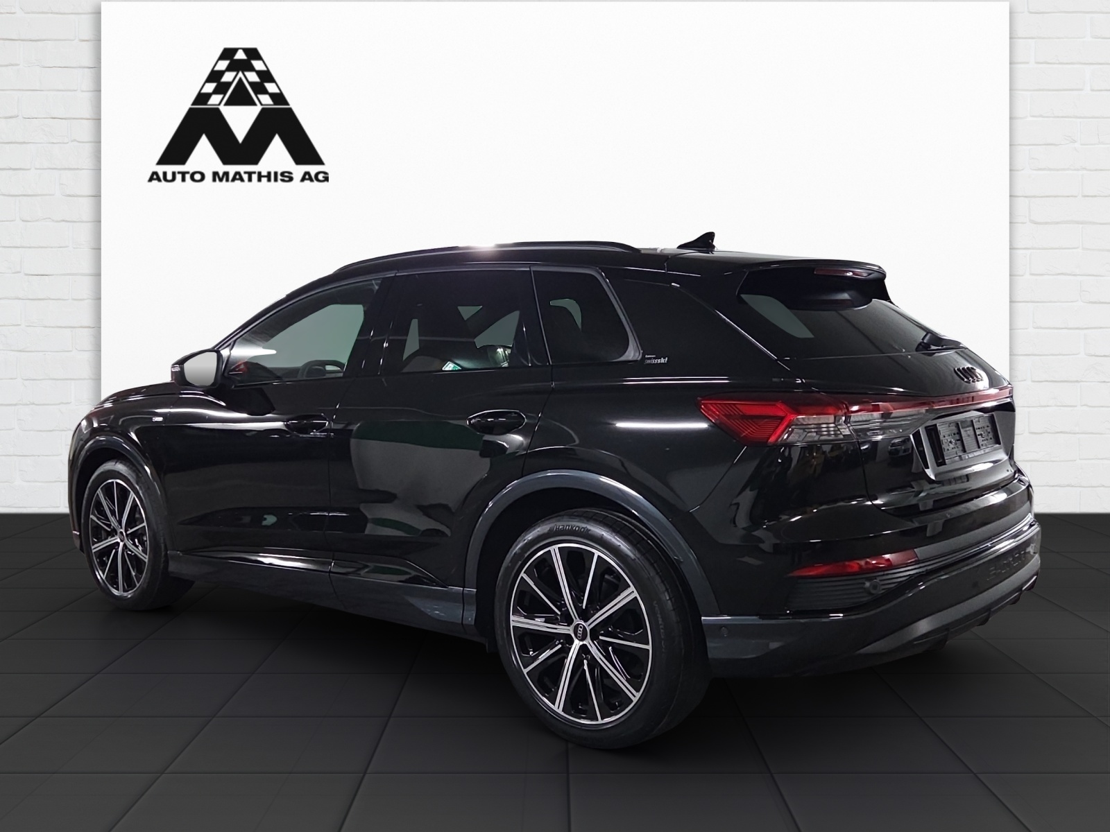 AUDI Q4 e-tron 45 Edition Swiss Ski quattro-showroom-element-3
