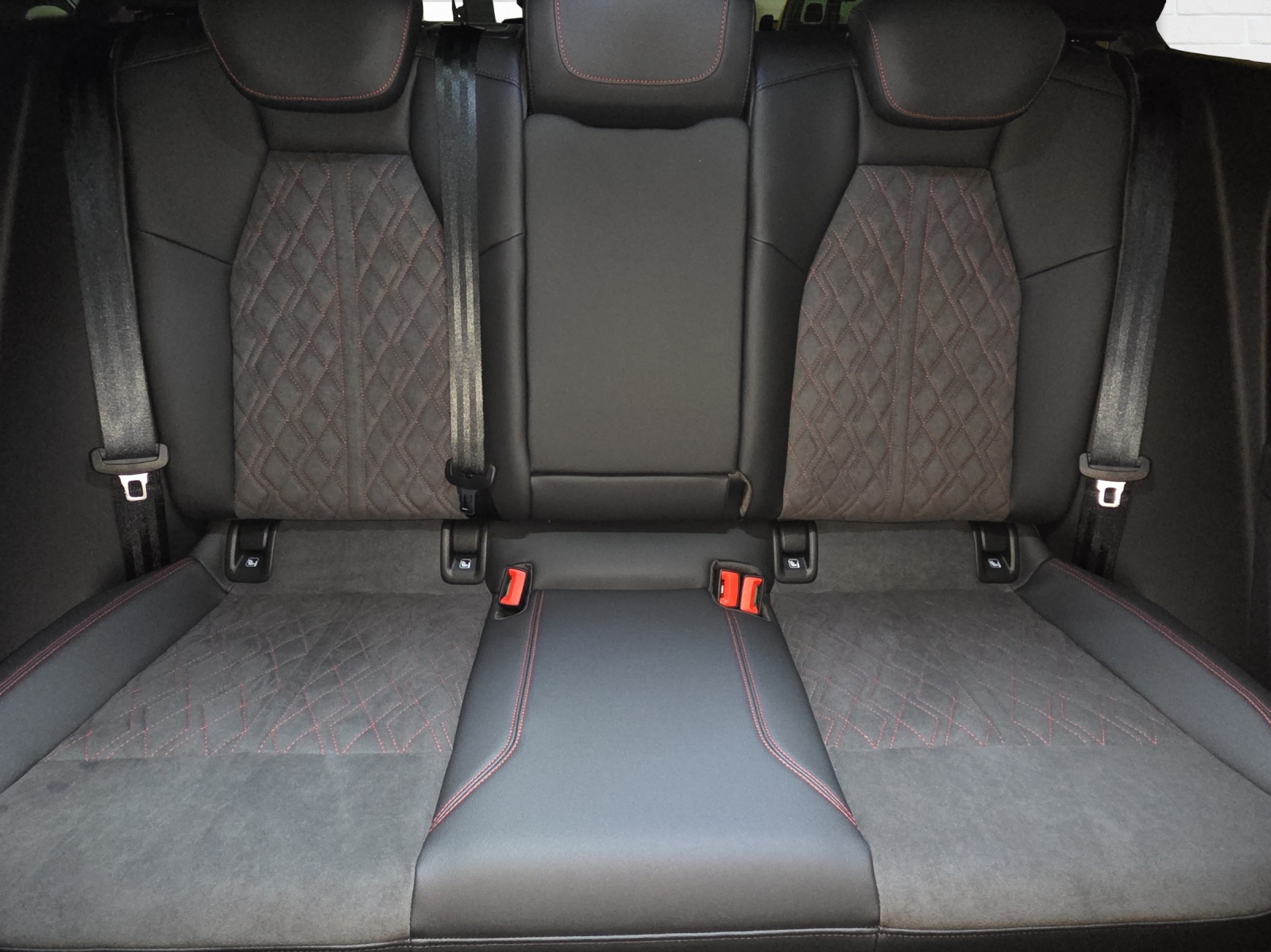 AUDI Q4 e-tron 45 Edition Swiss Ski quattro-image-7