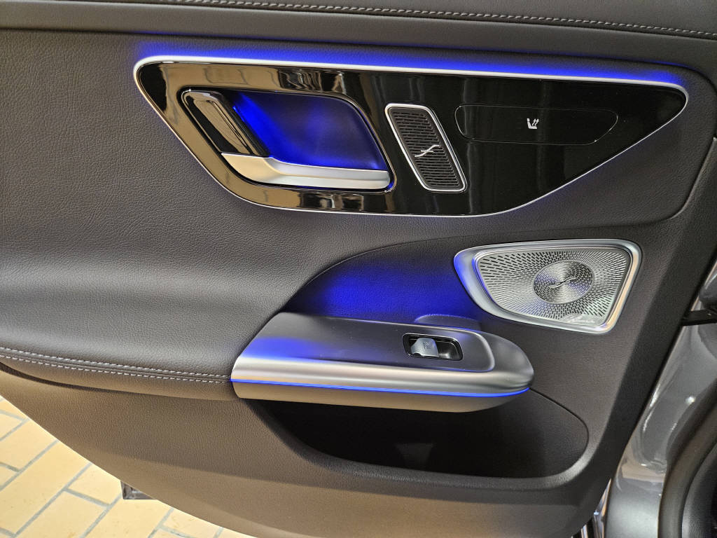 MERCEDES-BENZ C 220 d 4Matic Kombi AMG Line Swiss Star-image-13