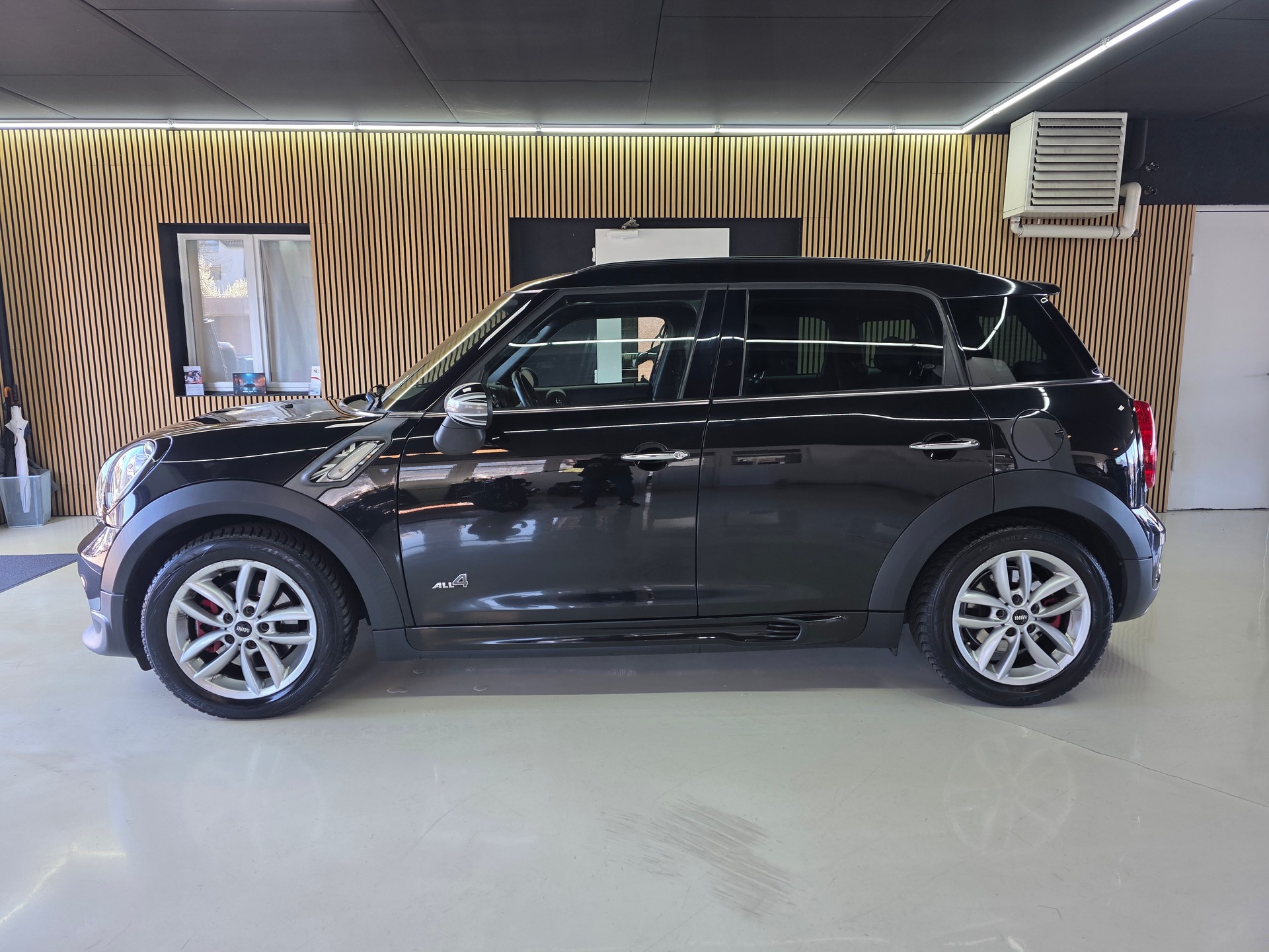 MINI Countryman John Cooper Works ALL4-showroom-element-3