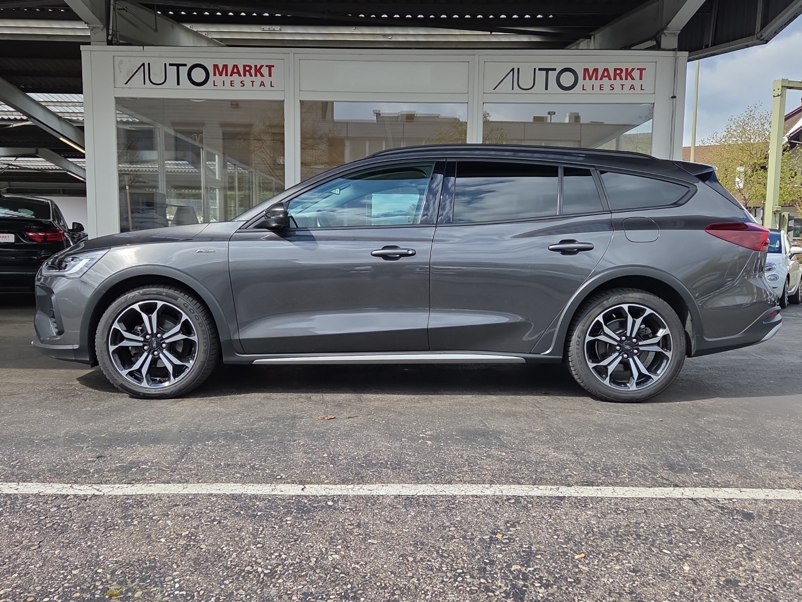 FORD Station Wagon 1.0i EcoB Hybrid 125 Active-image-1