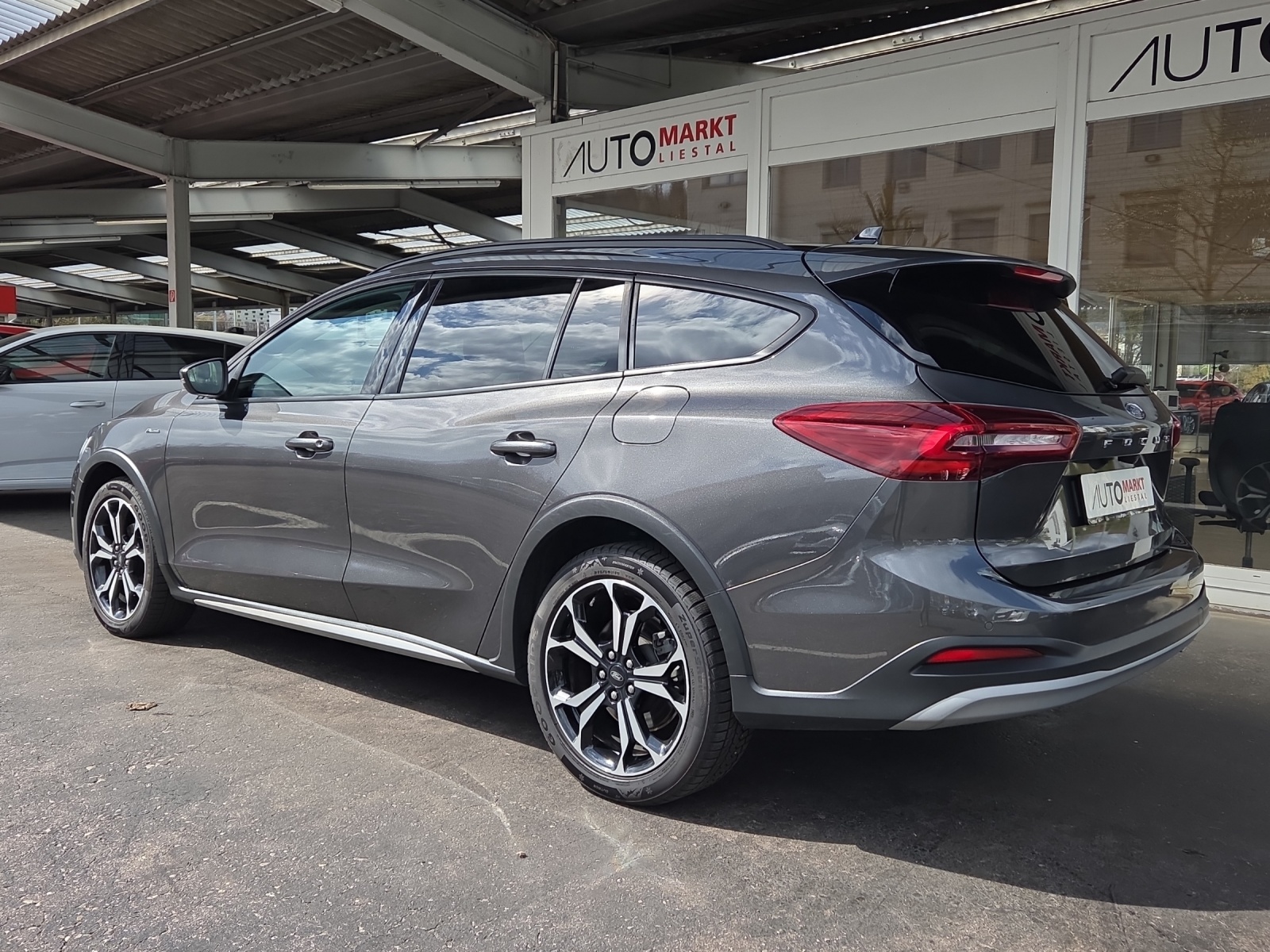 FORD Station Wagon 1.0i EcoB Hybrid 125 Active-image-2