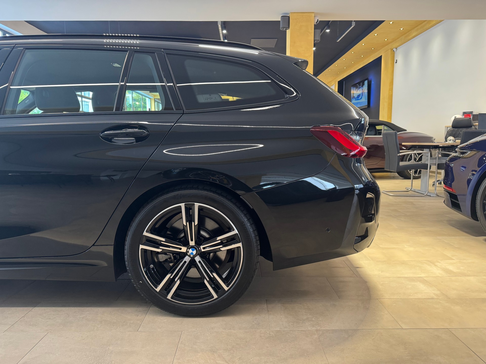 BMW 330i Touring xDrive Steptronic M Sport-image-11