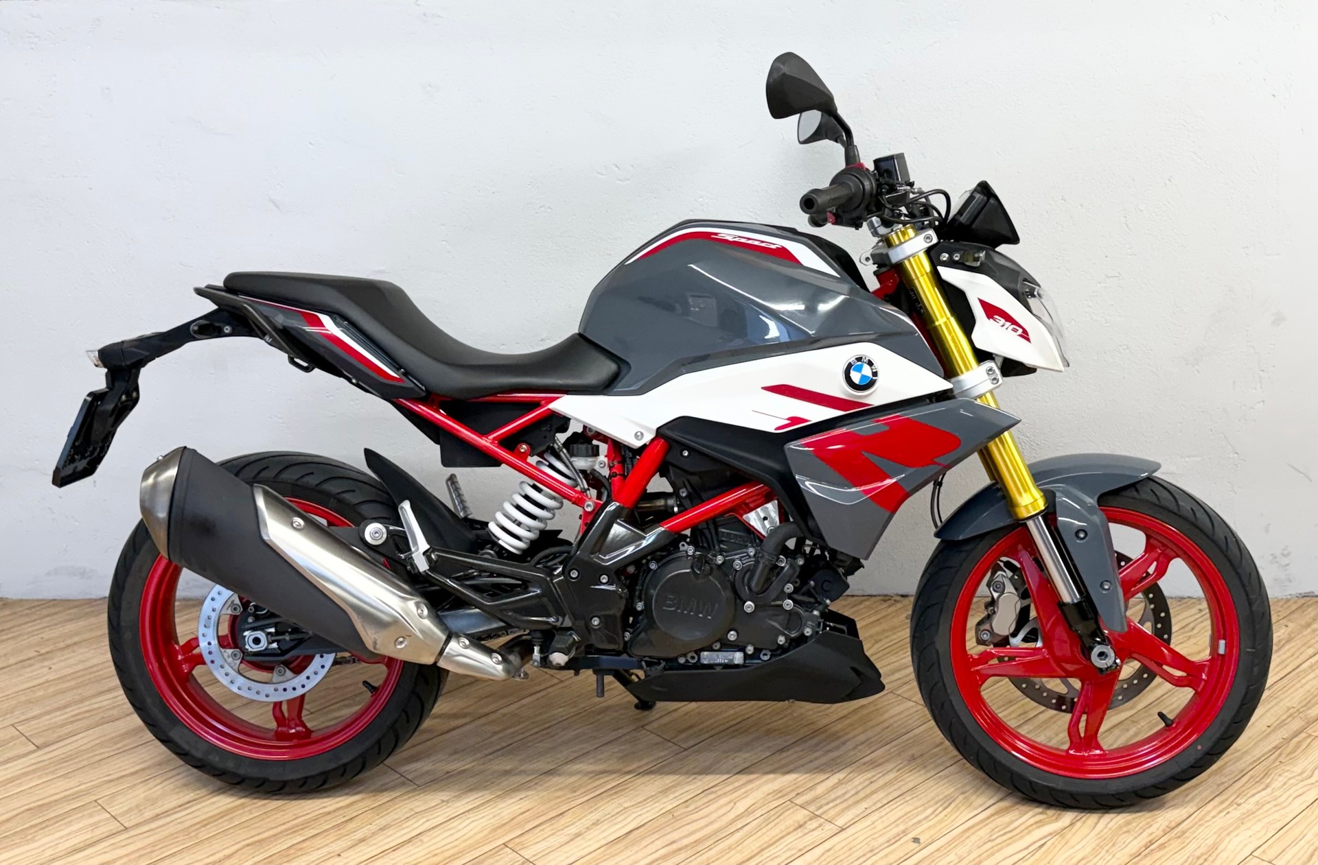 BMW G 310 R-showroom-element-1