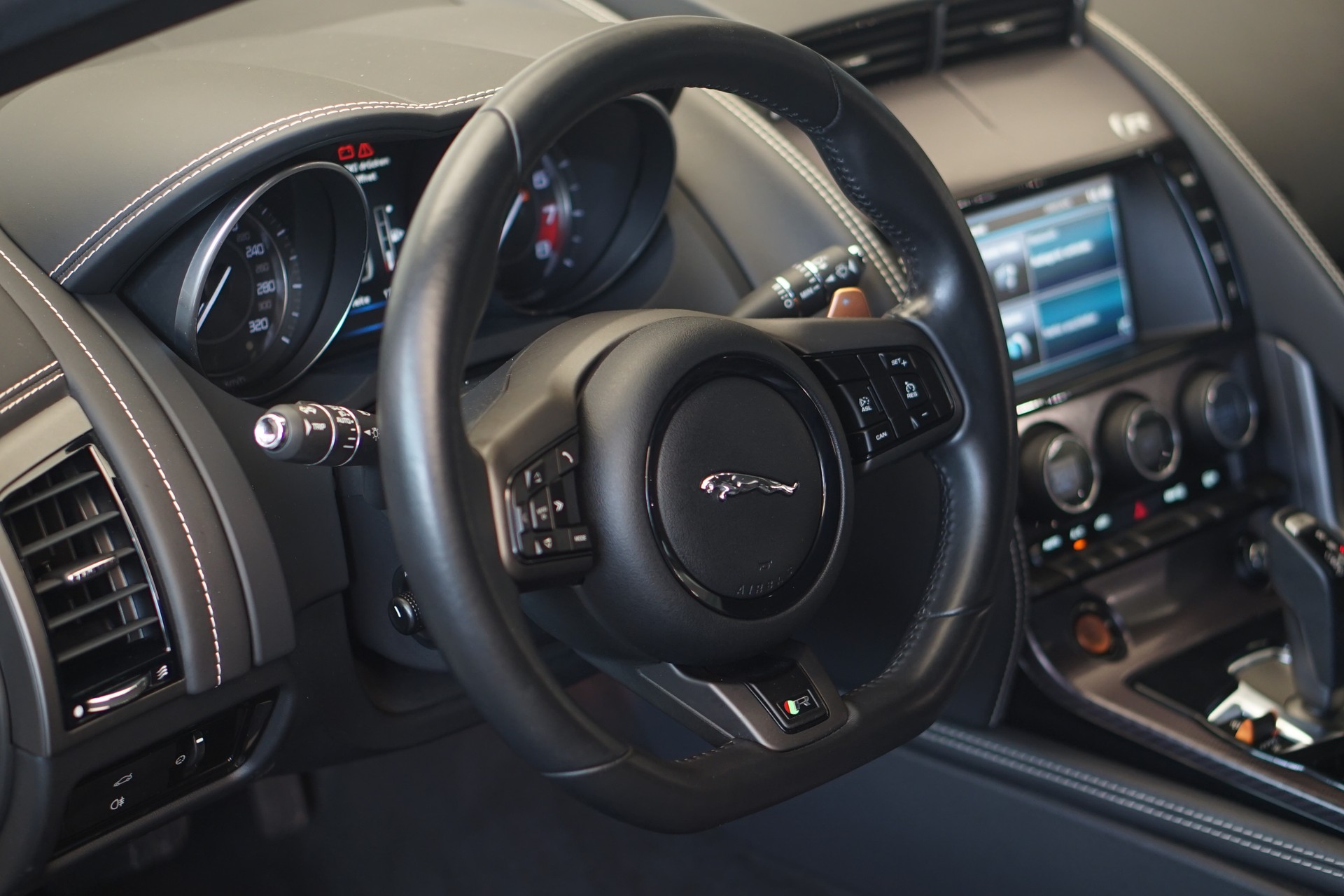 JAGUAR F-Type Coupé R 5.0 V8 S/C-image-19