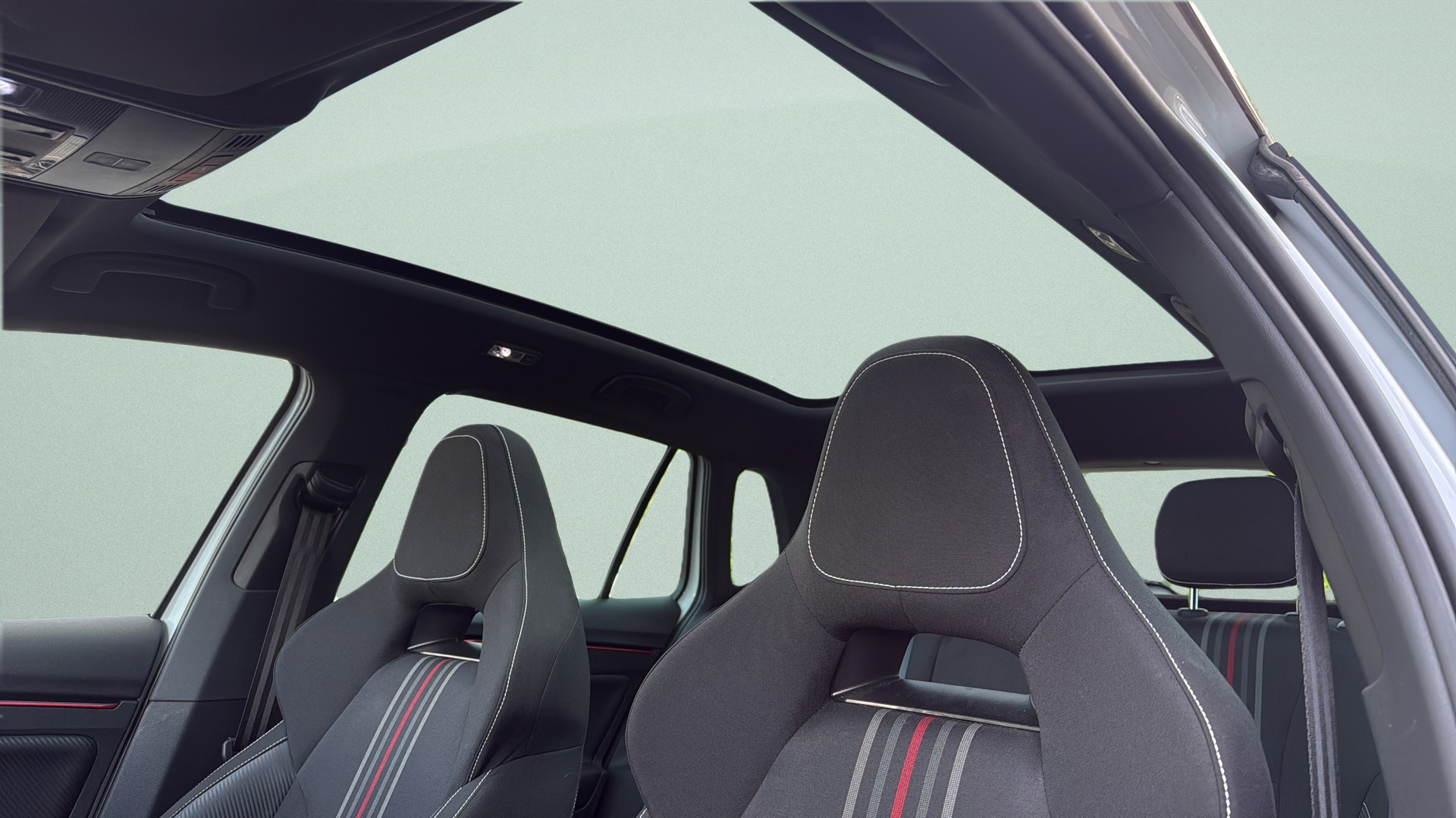 SKODA Kamiq 1.0 TSI Monte Carlo DSG-image-10