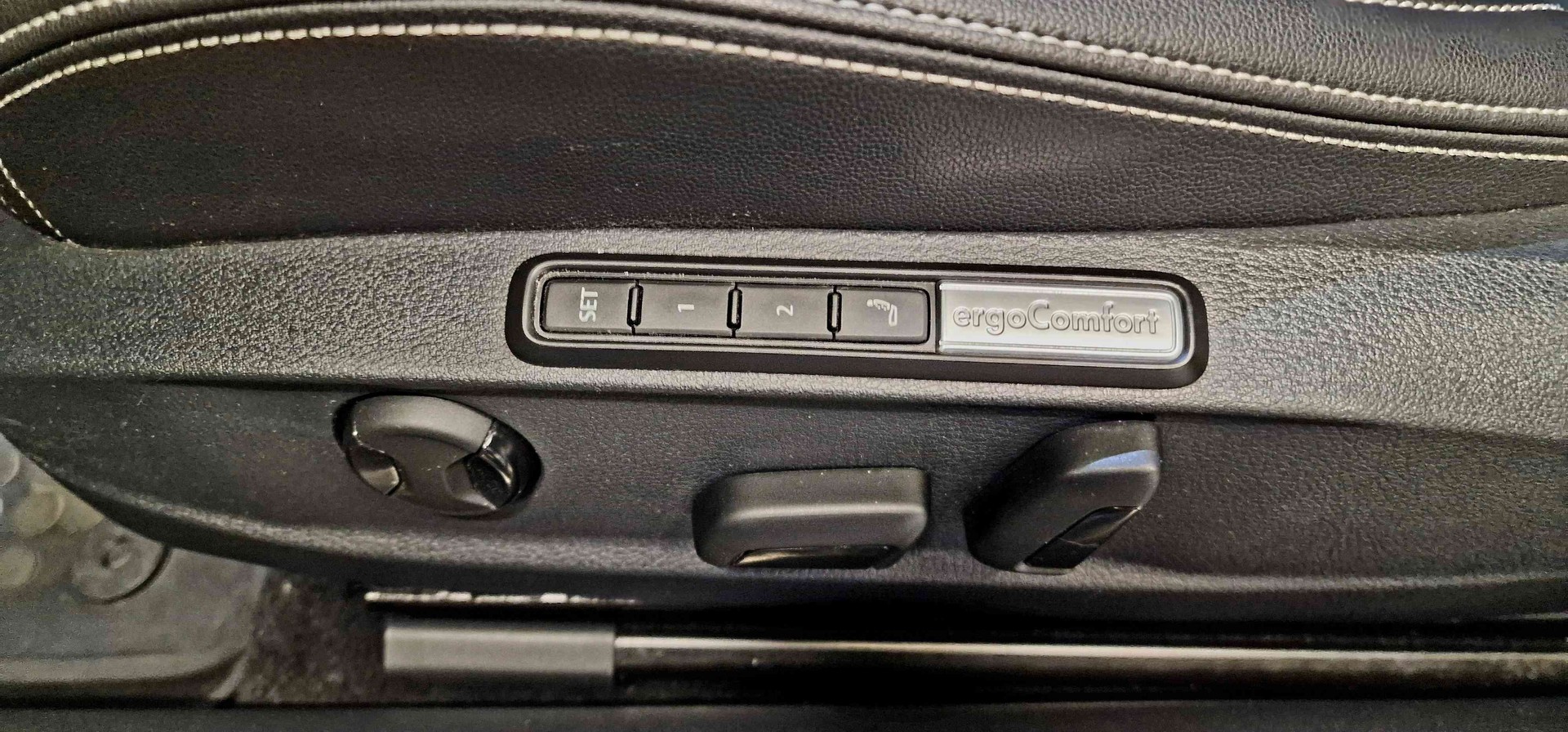 VW Passat 2.0 TDI BMT Elegance 4Motion DSG-image-18