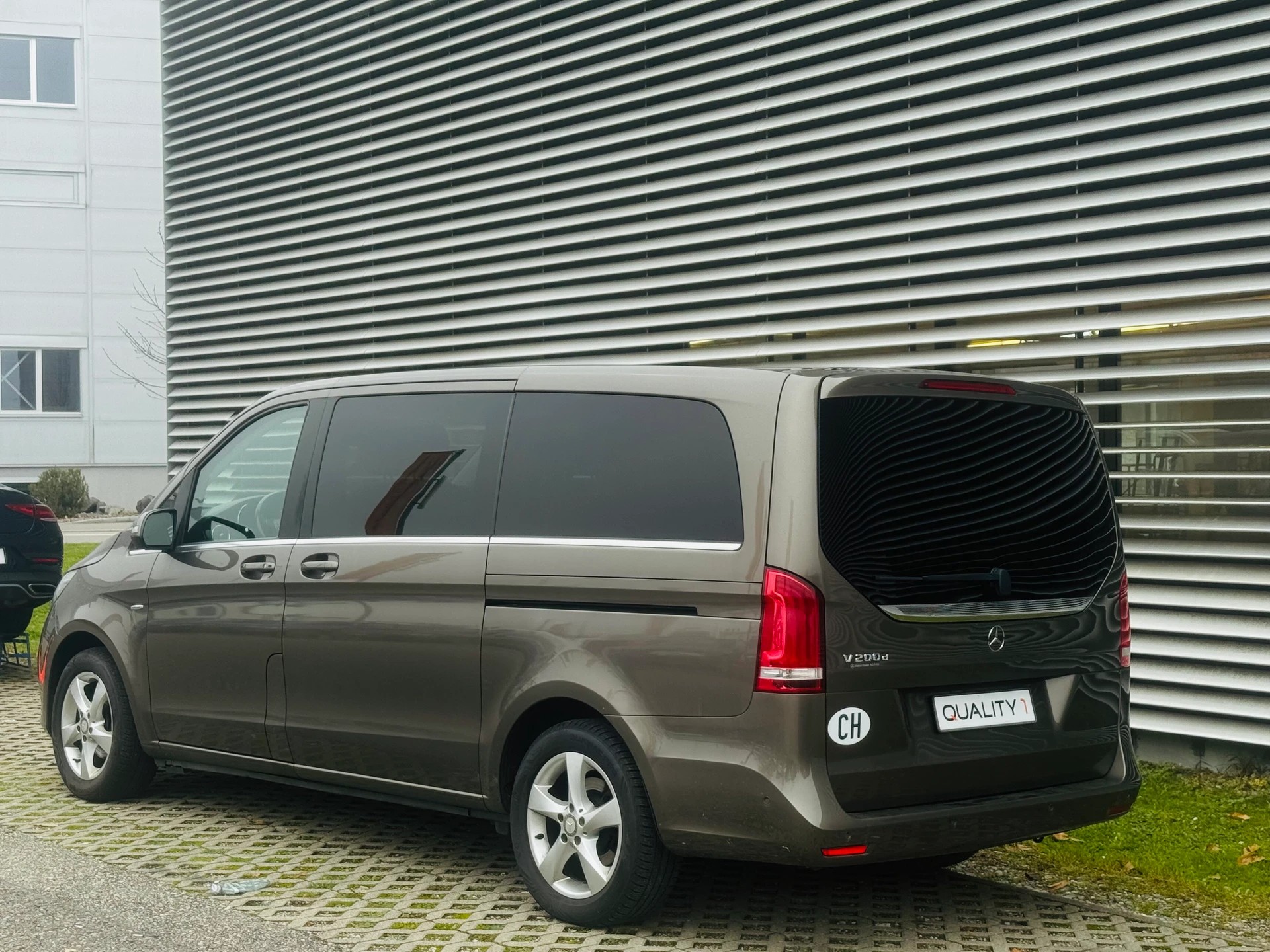 MERCEDES-BENZ V 200 d Avantgarde extralang 8 PLATZ-image-9