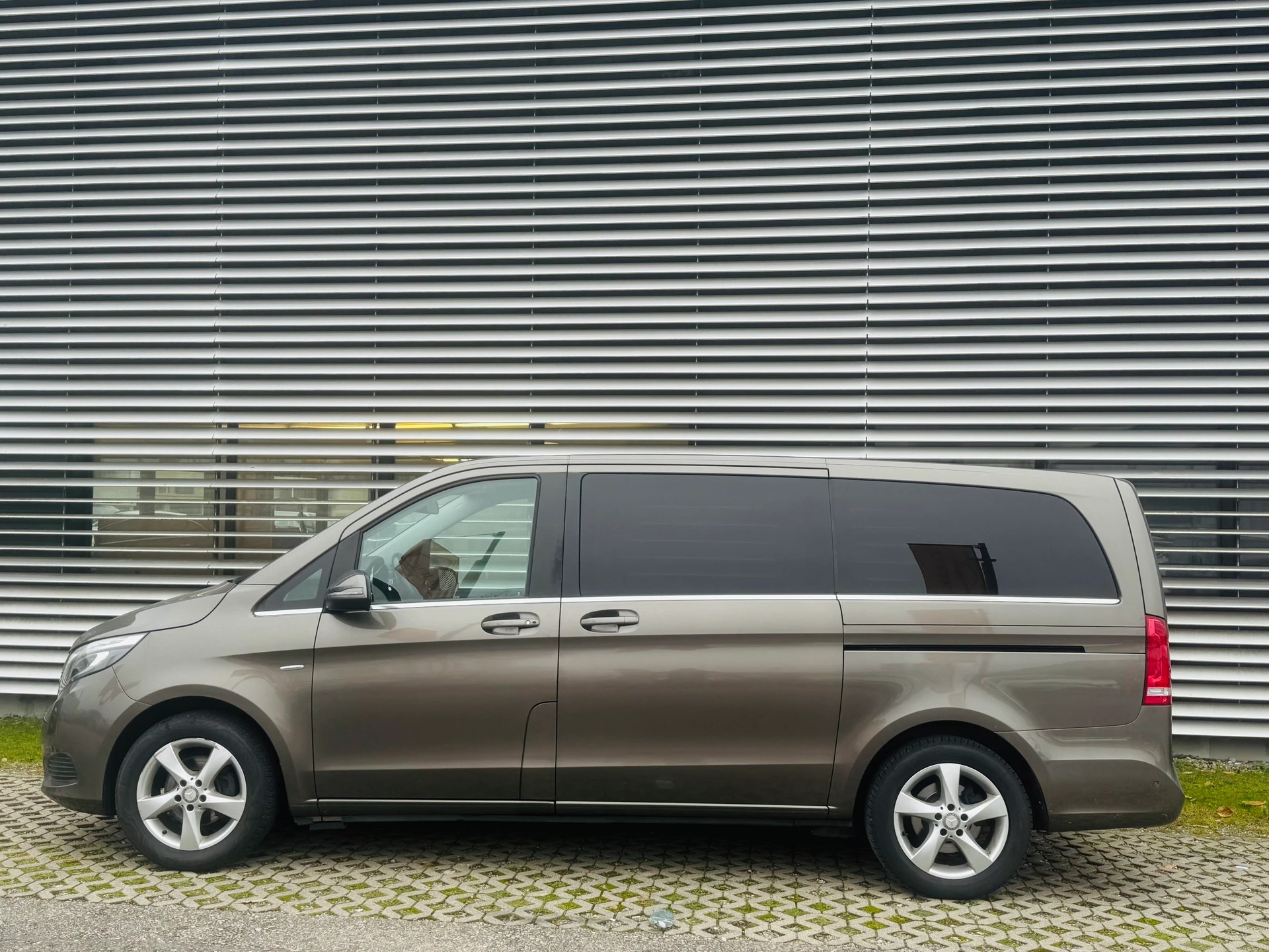 MERCEDES-BENZ V 200 d Avantgarde extralang 8 PLATZ-image-4