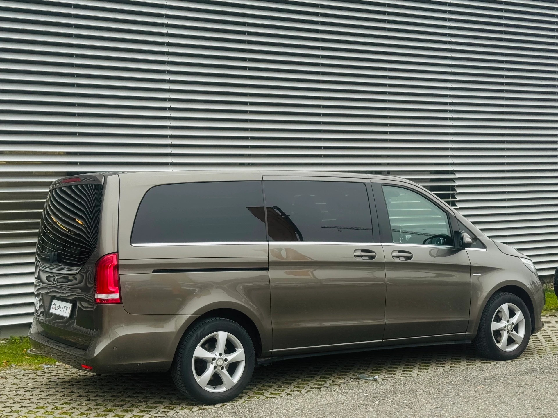 MERCEDES-BENZ V 200 d Avantgarde extralang 8 PLATZ-image-2