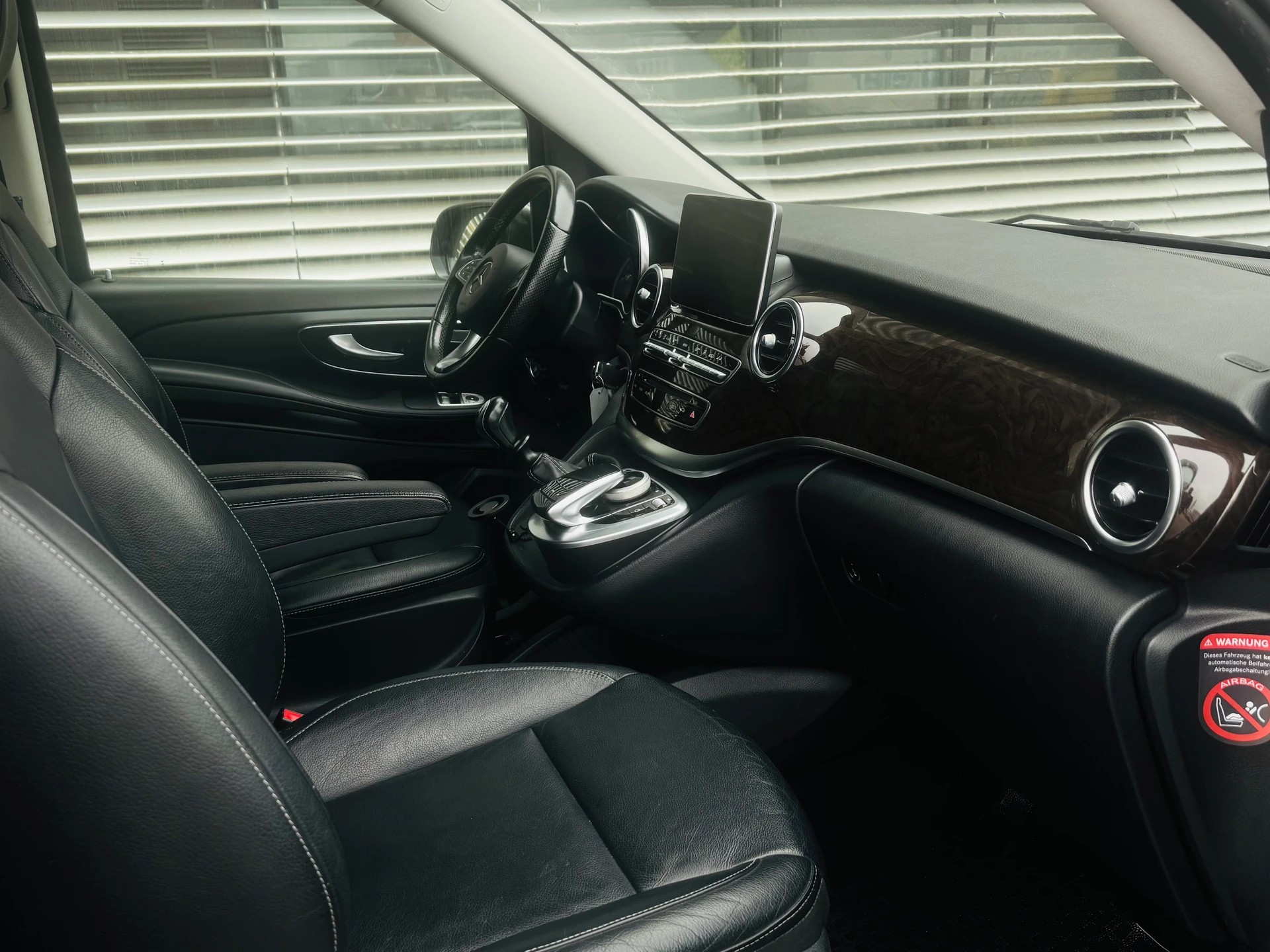 MERCEDES-BENZ V 200 d Avantgarde extralang 8 PLATZ-image-11