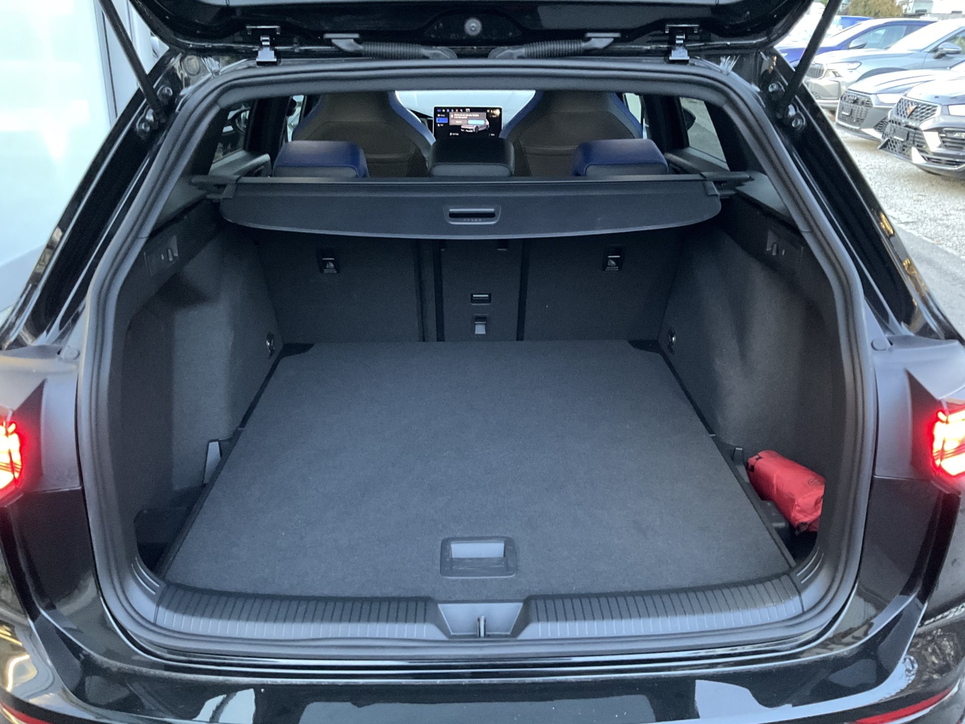 VW Golf Variant R 2.0 TSI 333PS 4 MOTION *** FACELIFT MIT TOPAUSSTATTUNG ***-image-29