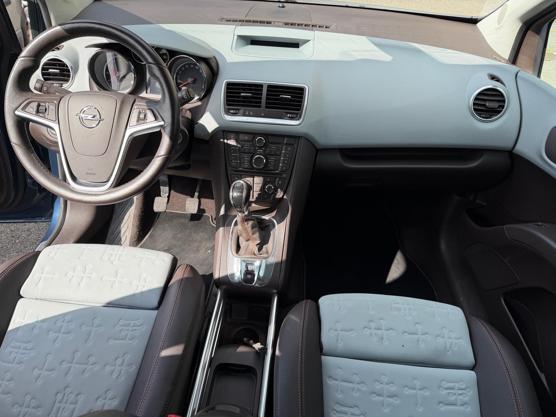 OPEL Meriva 1.4 Turbo Cosmo-image-9