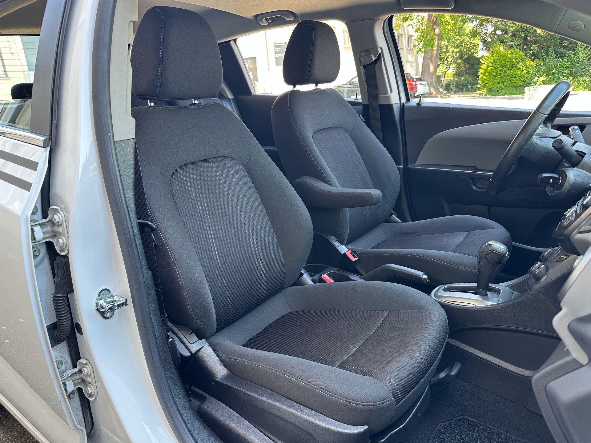 CHEVROLET AVEO 1.4 Automat-image-13