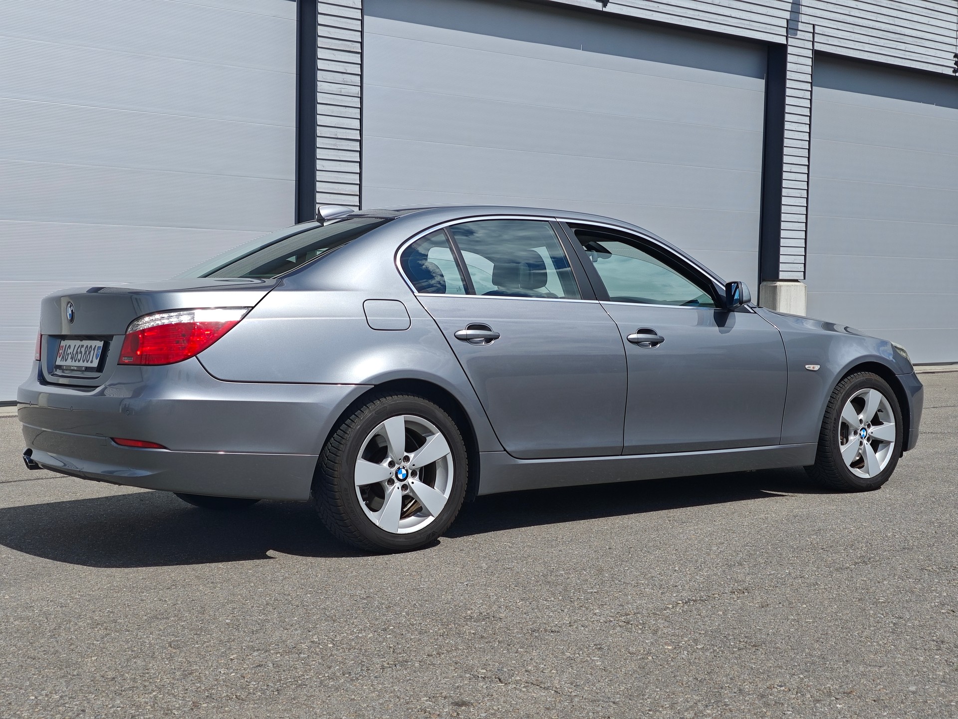 BMW 525xi Premium-image-1