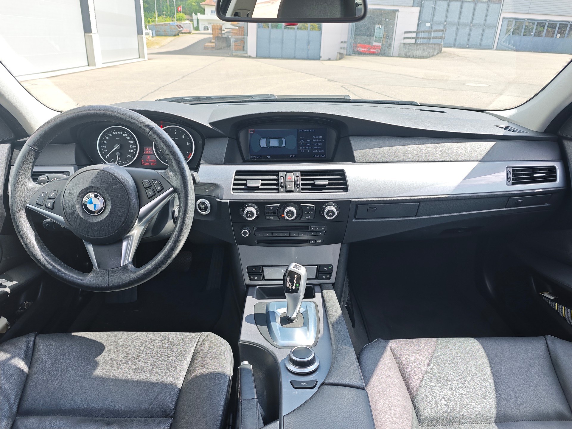 BMW 525xi Premium-image-4