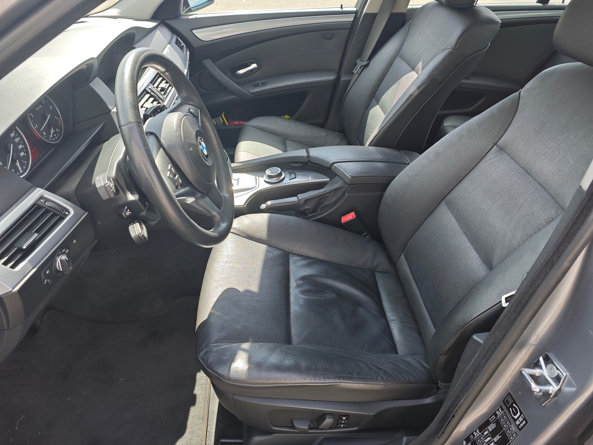 BMW 525xi Premium-image-5