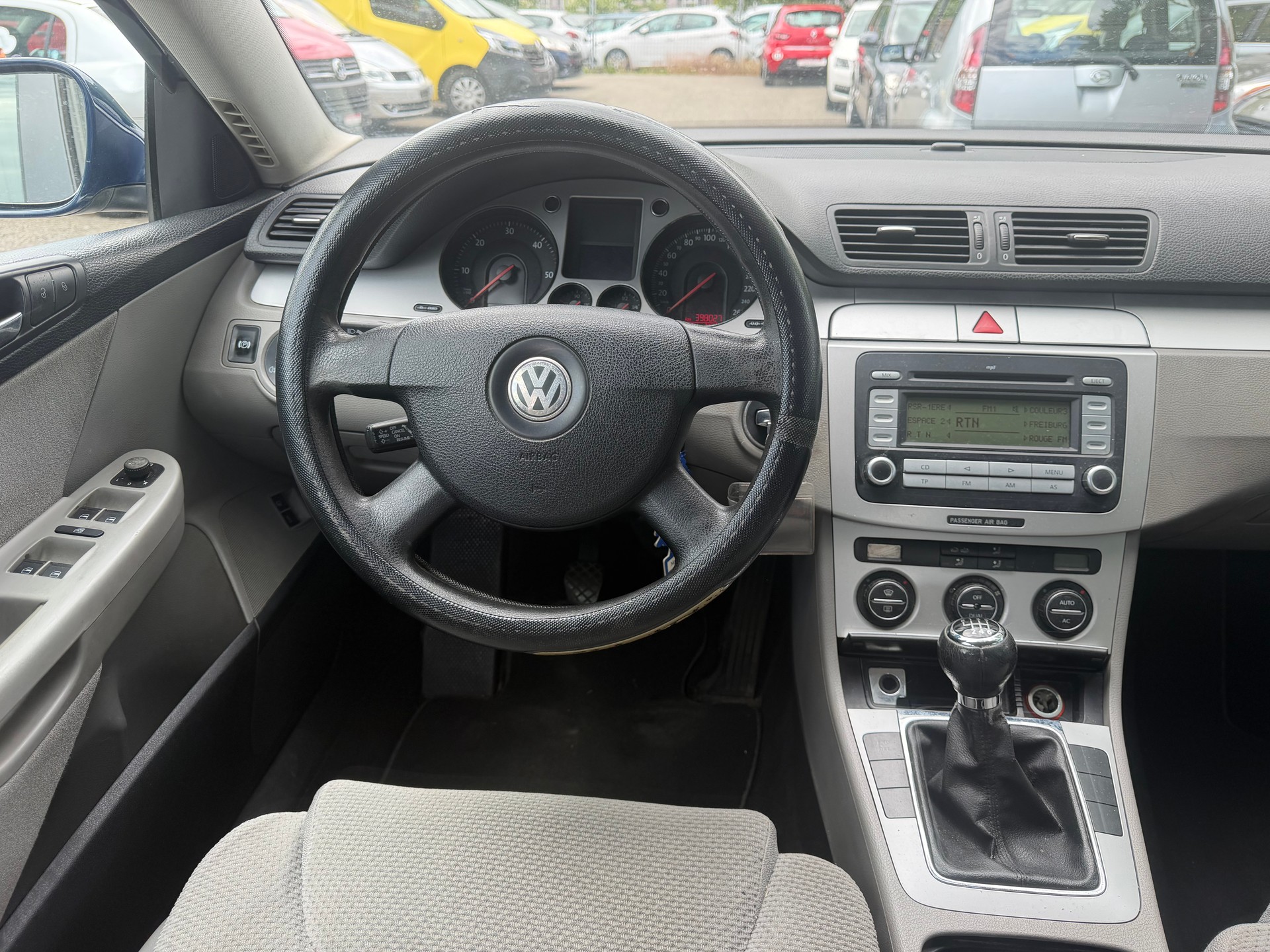 VW Passat 2.0 TDI Comfortline ** Klima-auto ** Tempomat ** 10x Airbag, **-image-3