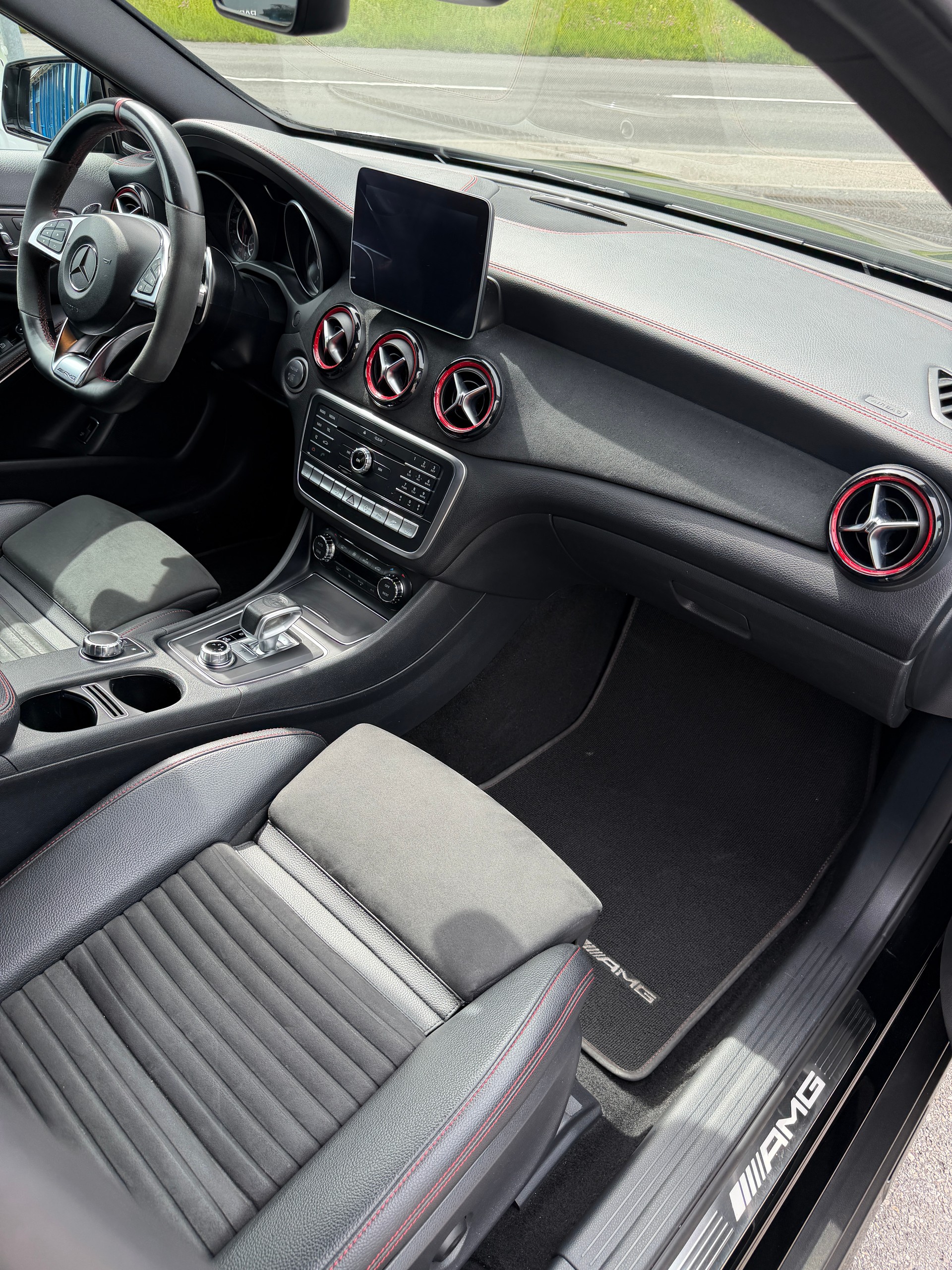 MERCEDES-BENZ GLA 45 AMG 4Matic 7G-DCT-image-9